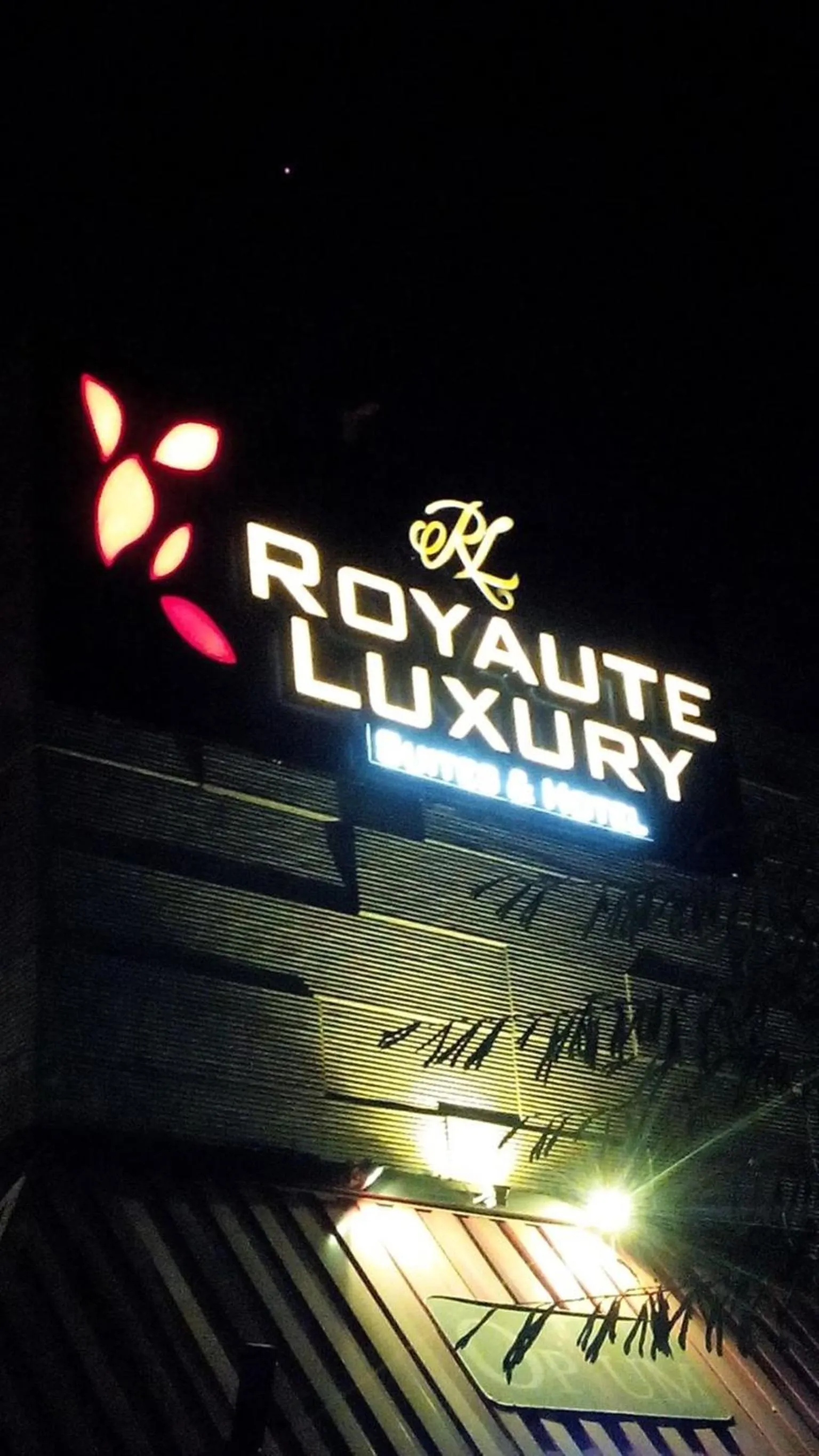 Facade/entrance in Royaute Luxury Suites and Hotel Gulberg Lahore