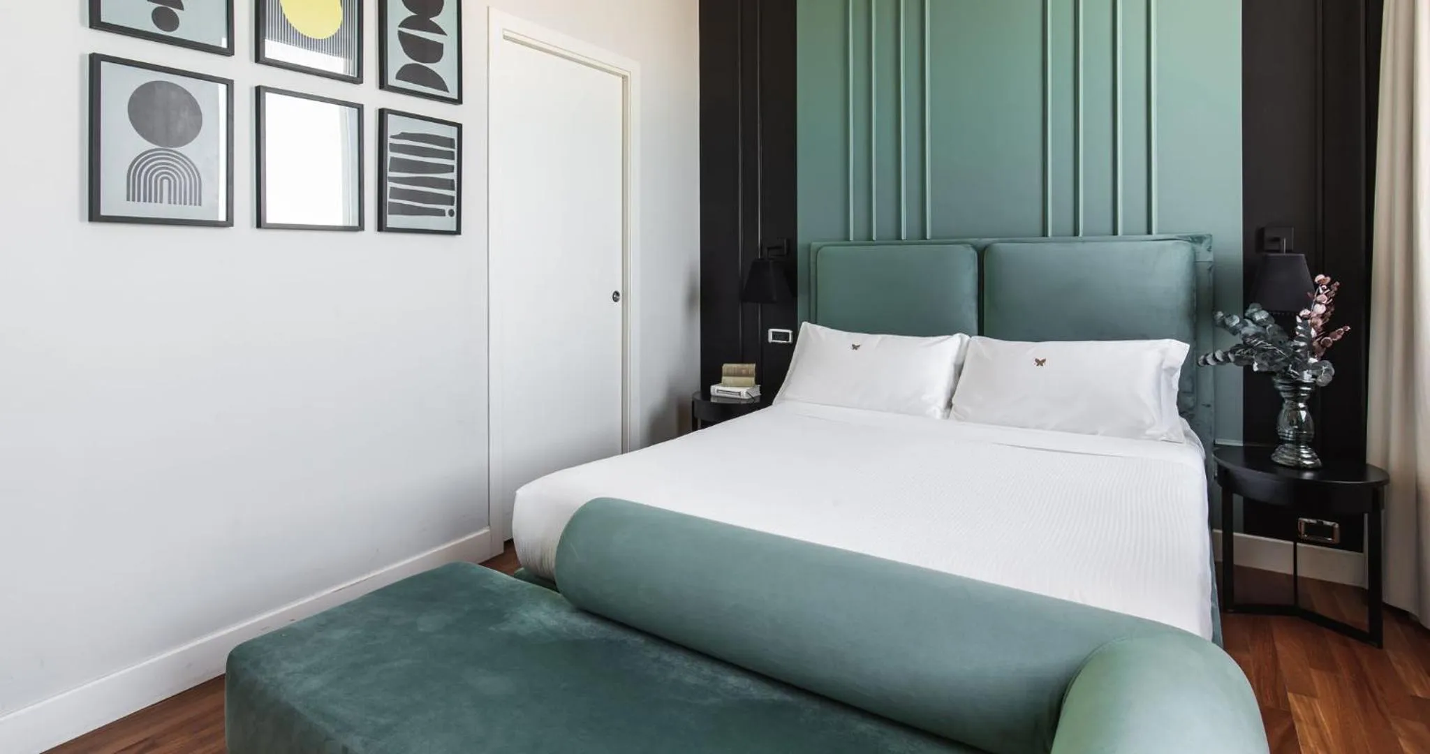 Photo of the whole room, Bed in SeePort Hotel