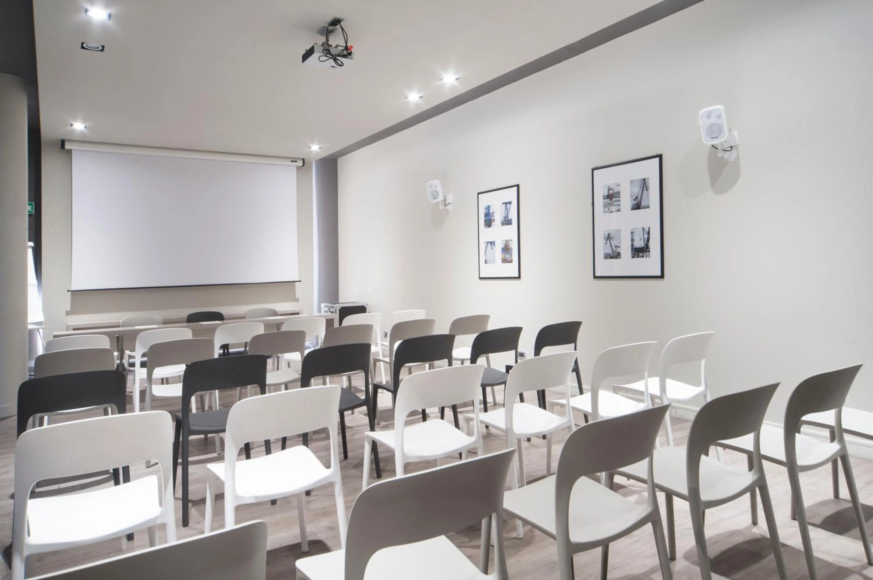 Meeting/conference room in SeePort Hotel