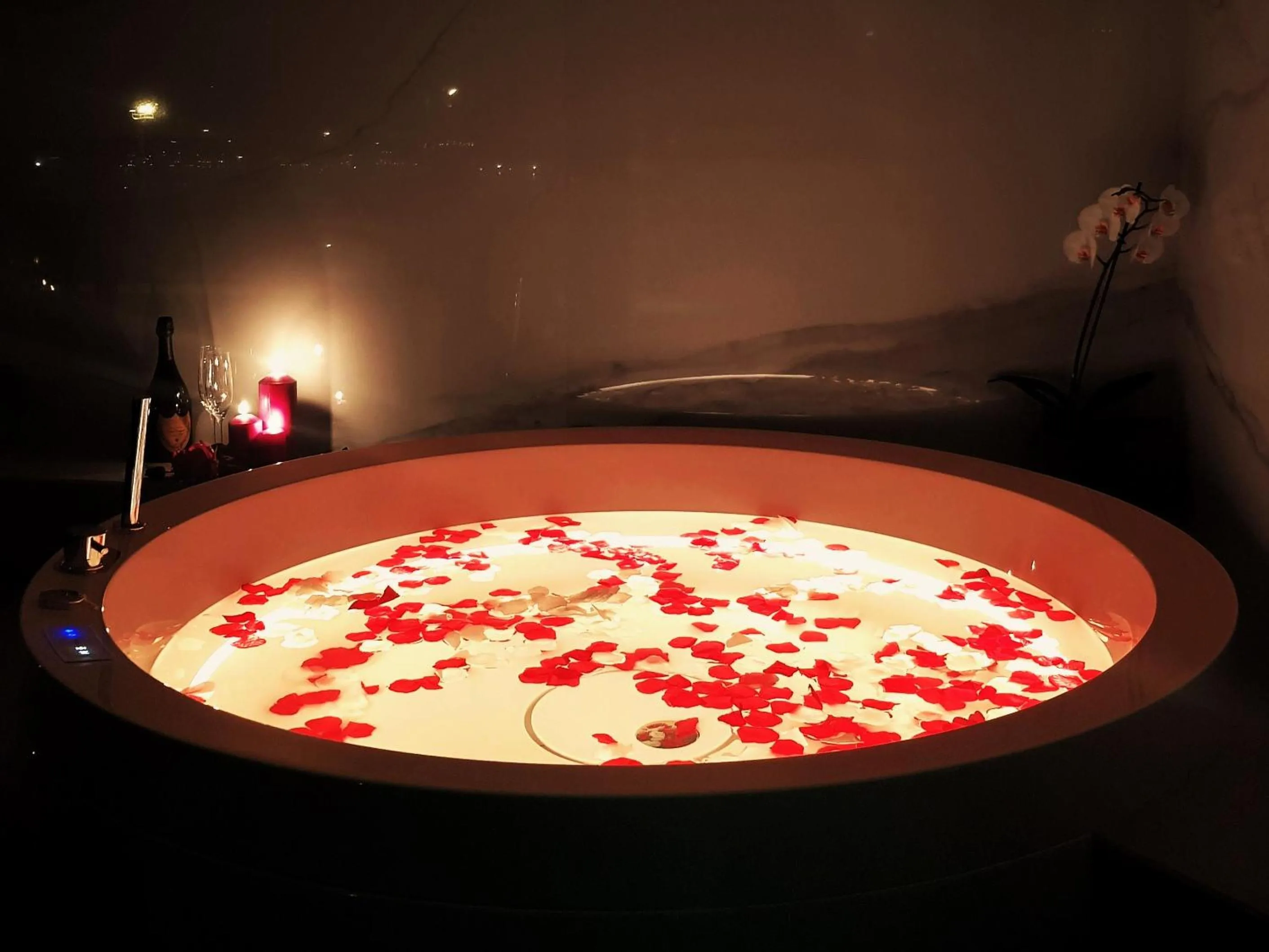 Hot Tub in SeePort Hotel