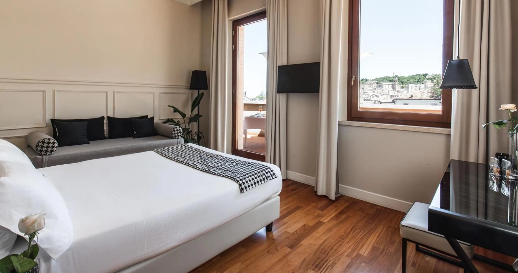 Photo of the whole room, Bed in SeePort Hotel