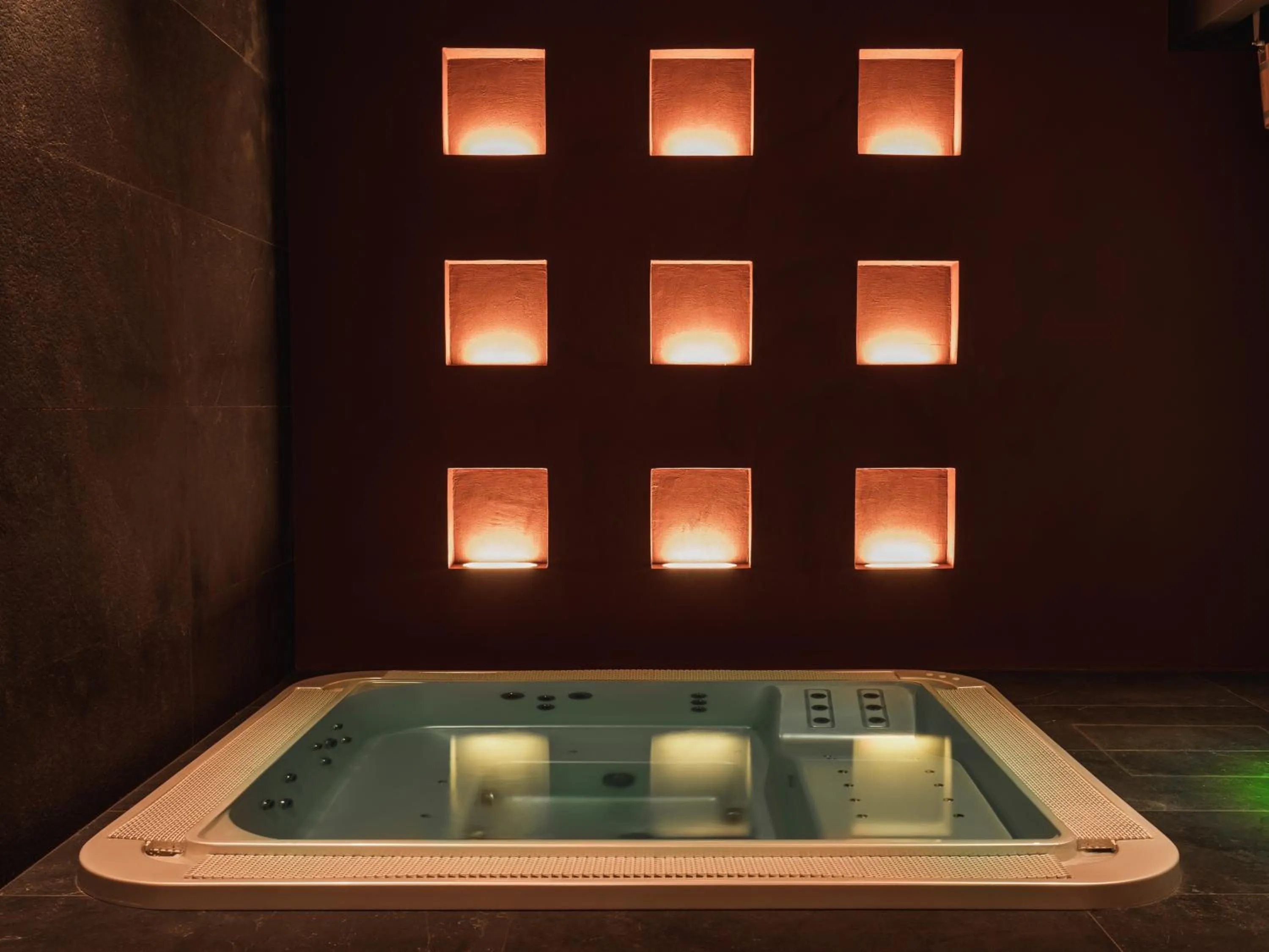 Hot Tub in SeePort Hotel