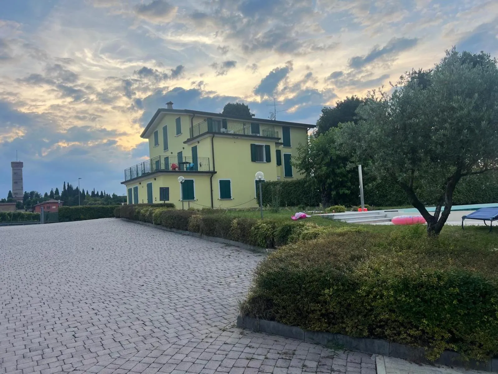 Property building in Albergo quatro pini