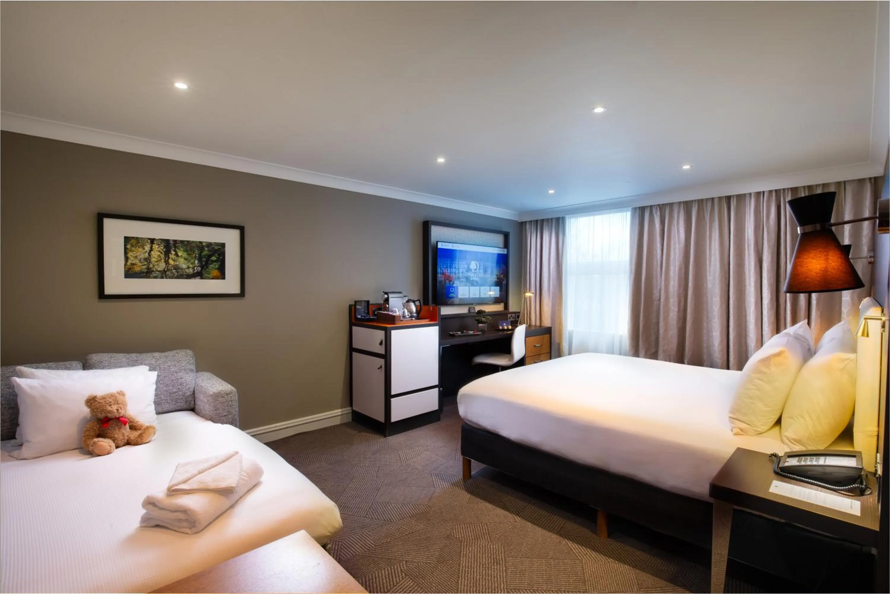 Bedroom, Bed in DoubleTree by Hilton London Ealing