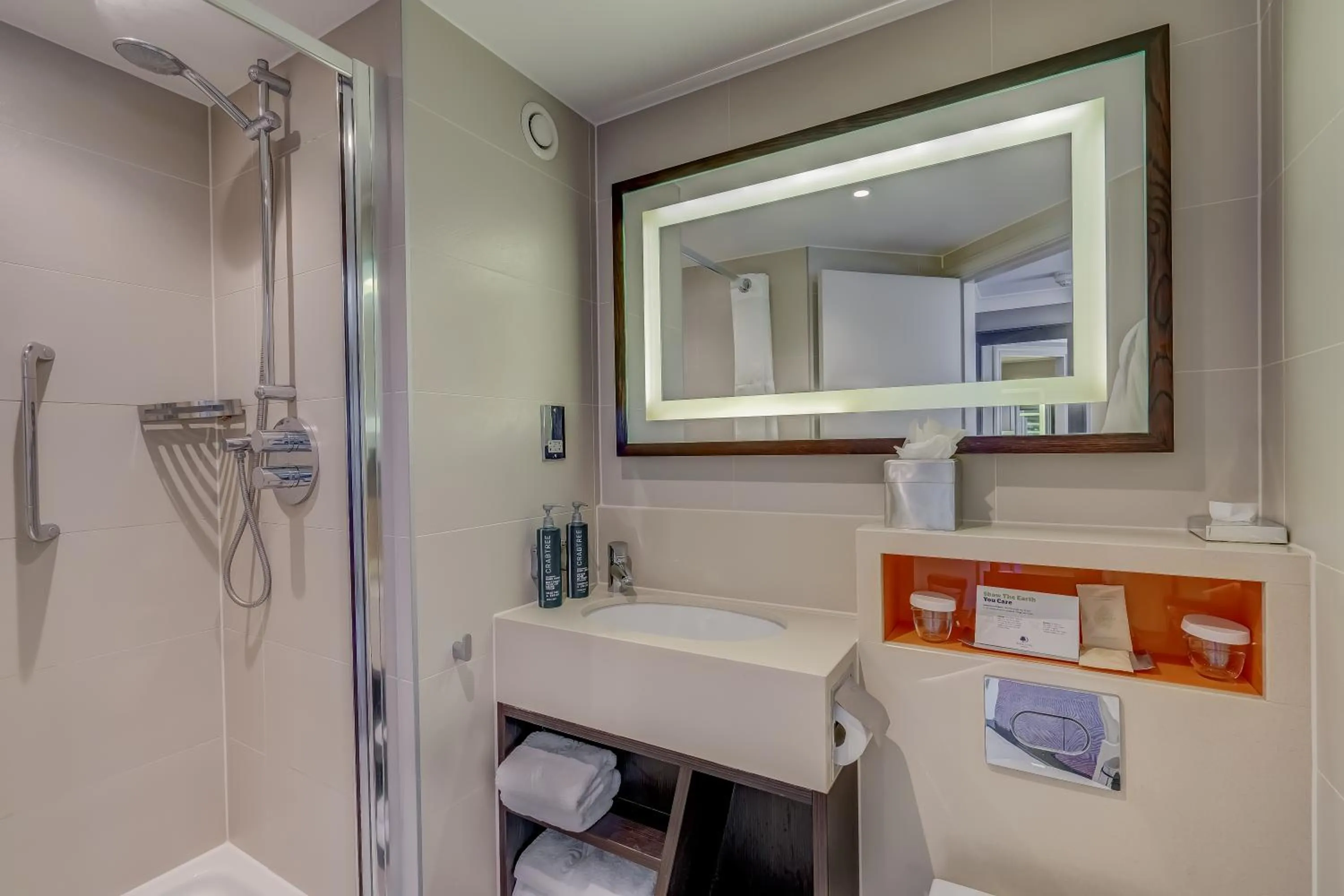 Bathroom in DoubleTree by Hilton London Ealing