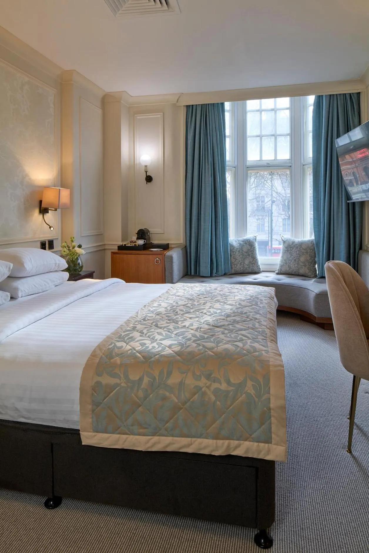 Bed in Sloane Square Hotel