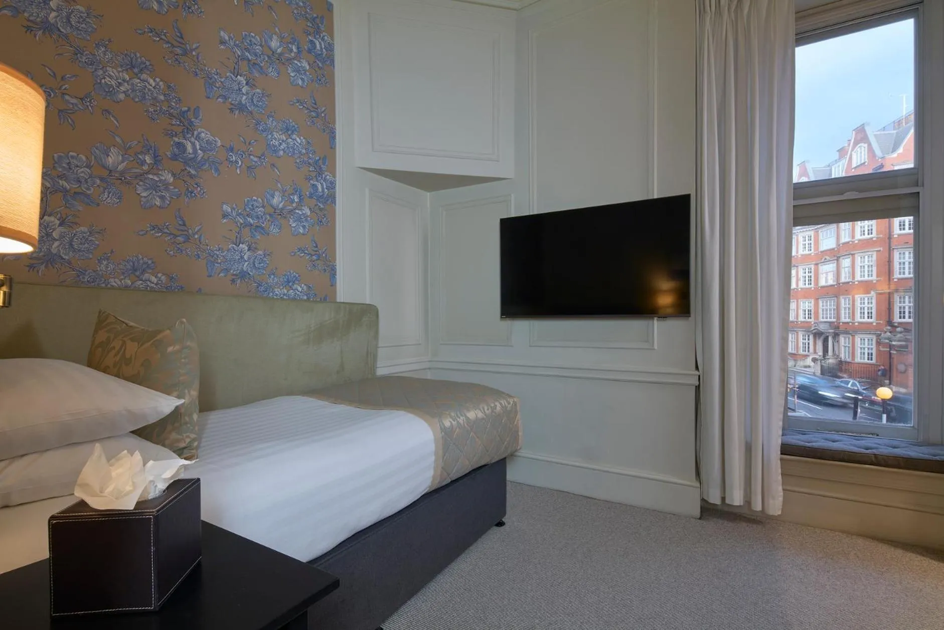 Bed in Sloane Square Hotel