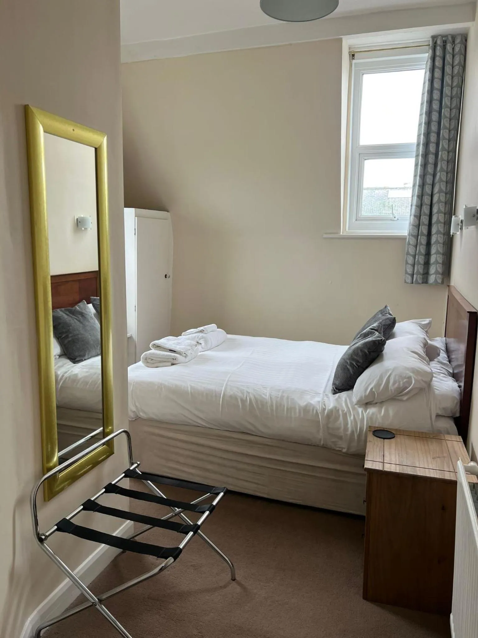 Bed in Phoenix Court Hotel