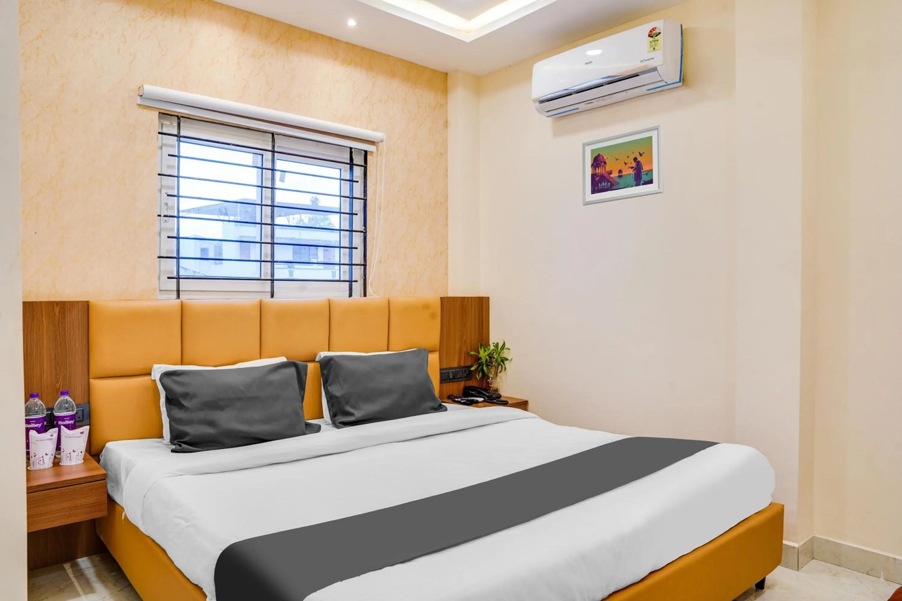 Bedroom, Bed in HOTEL O ANJANEY PALACE