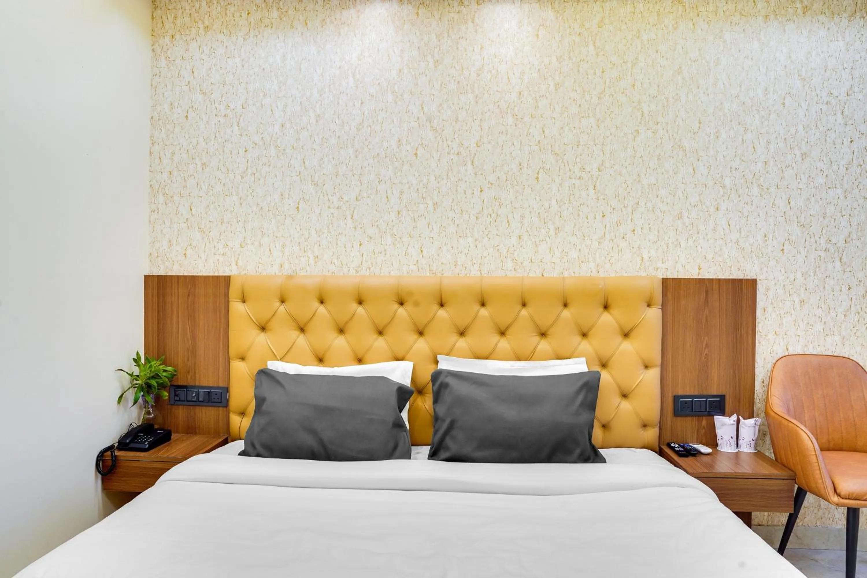 Bedroom, Bed in HOTEL O ANJANEY PALACE