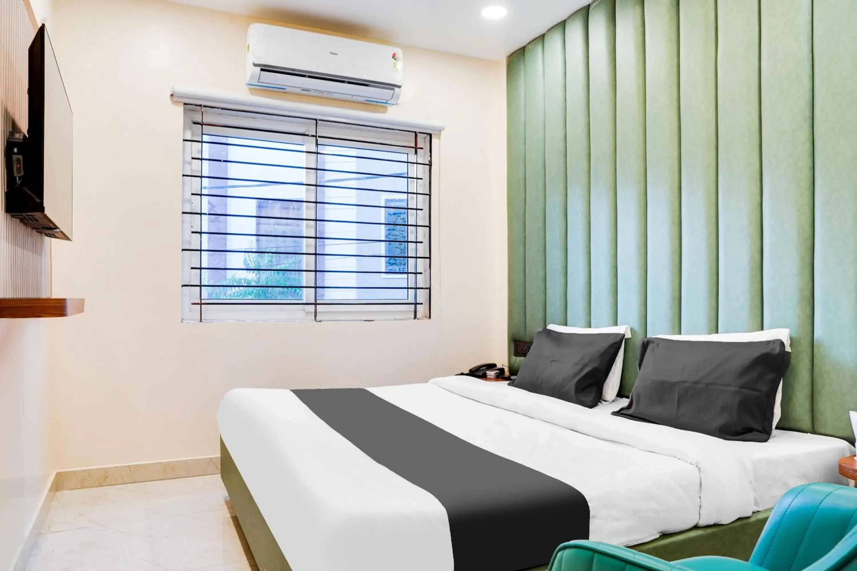 Classic Triple Room - single occupancy in HOTEL O ANJANEY PALACE Classic Triple Room - single occupancy in HOTEL O ANJANEY PALACE