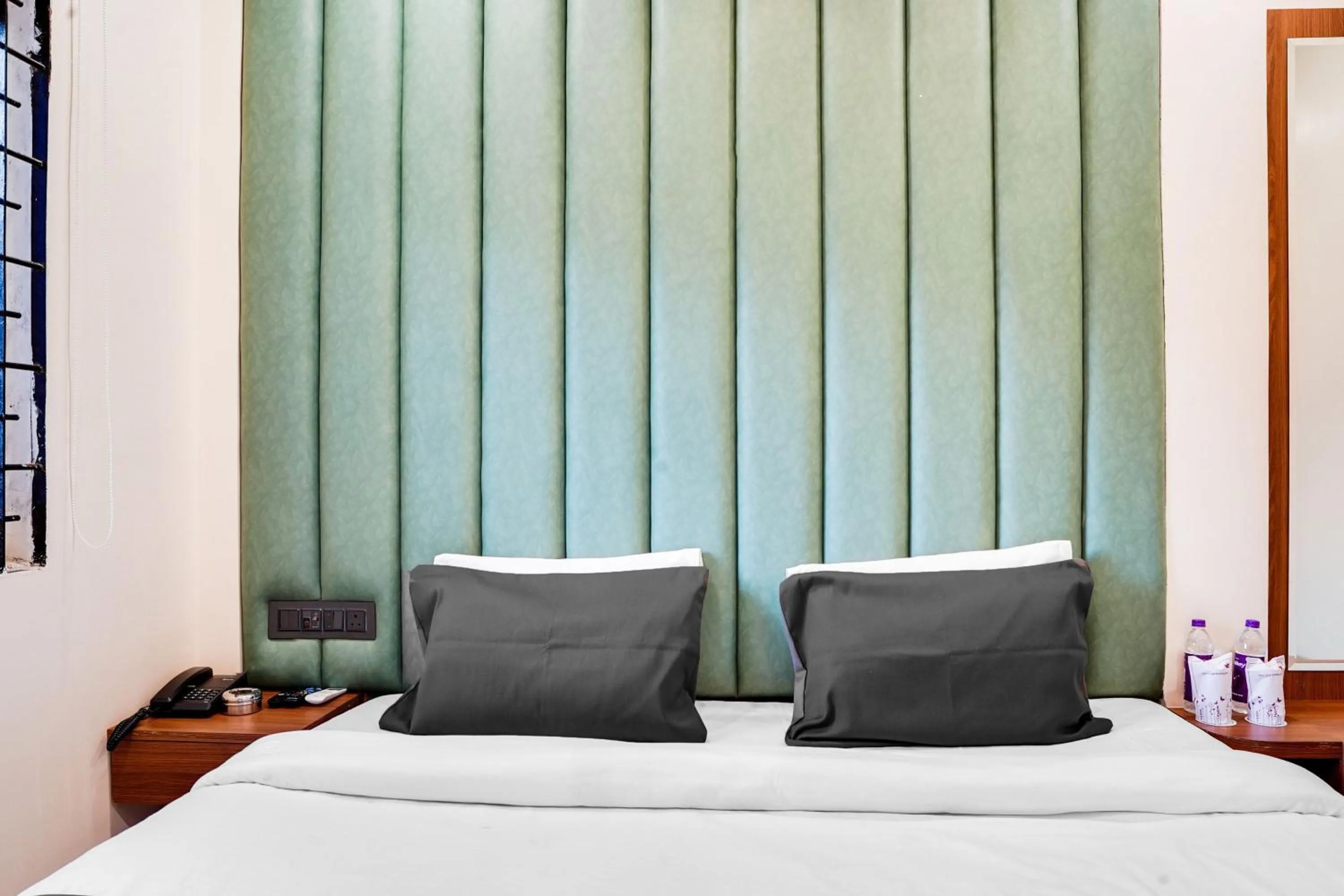 Bedroom, Bed in HOTEL O ANJANEY PALACE