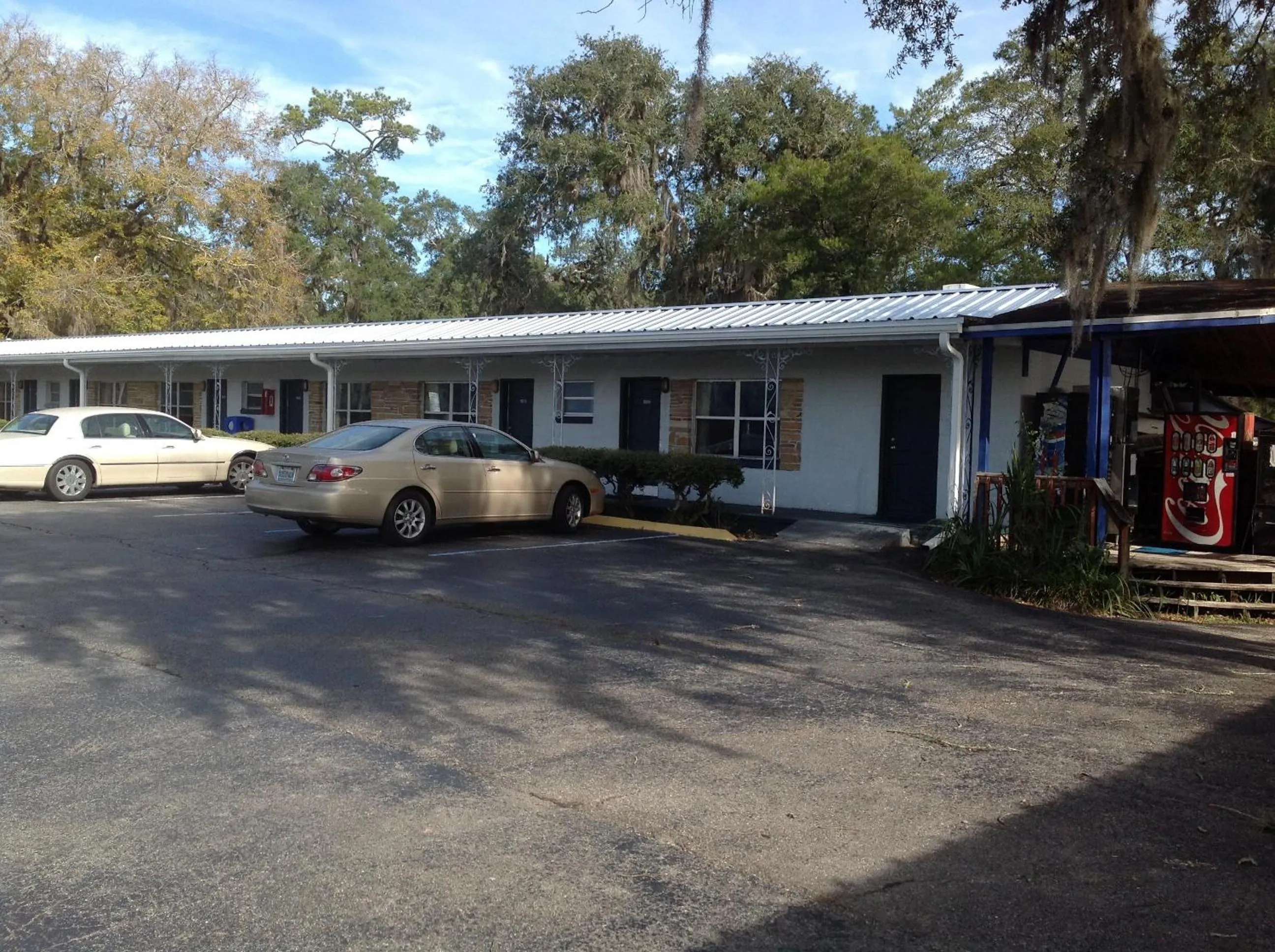 Facade/entrance, Property Building in The Suwannee Gables Motel & Marina