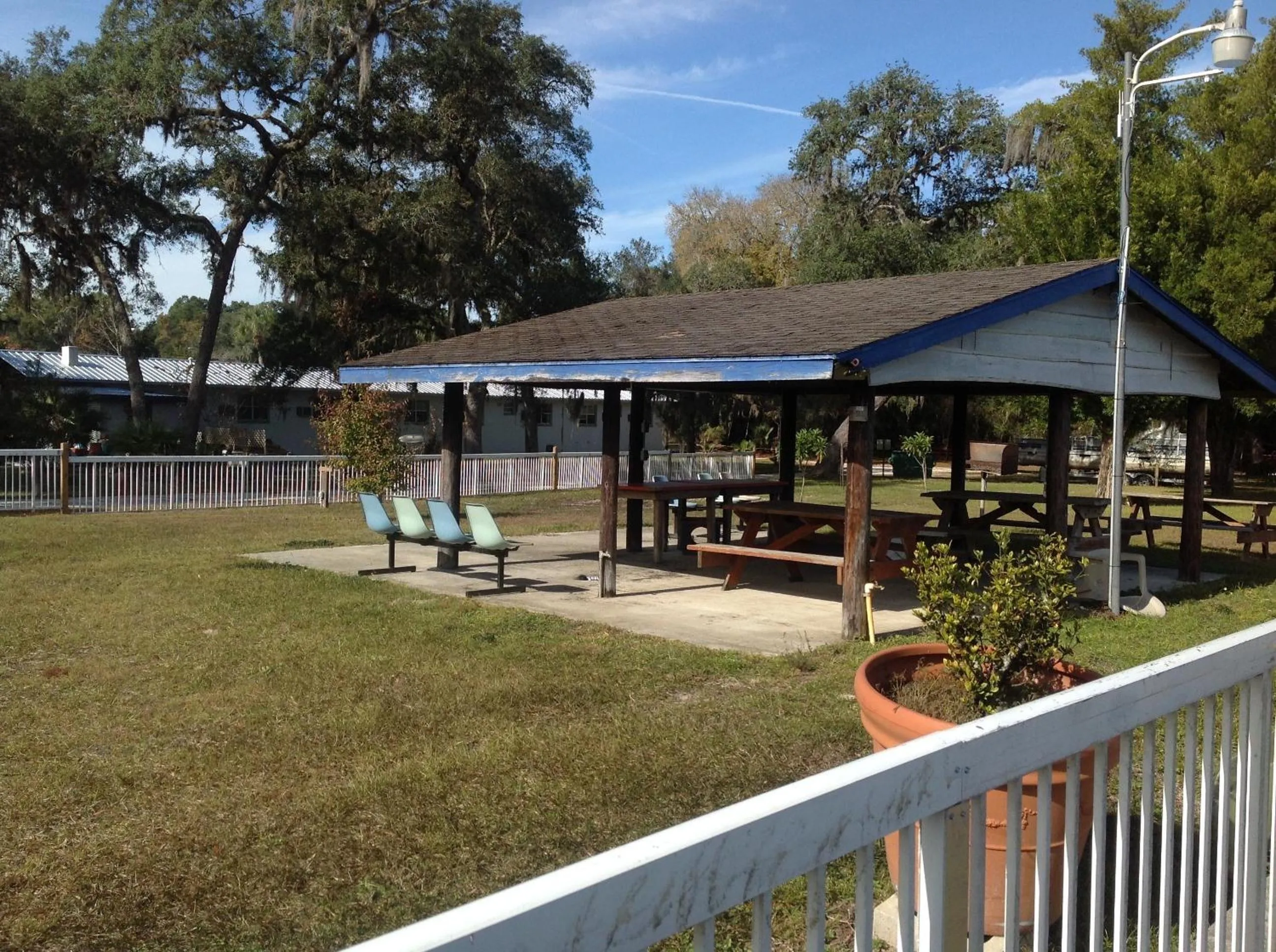 Area and facilities in The Suwannee Gables Motel & Marina