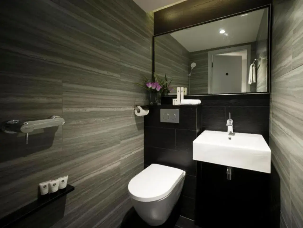 Superior Double Room in Venue Hotel The Lily Superior Double Room in Venue Hotel The Lily