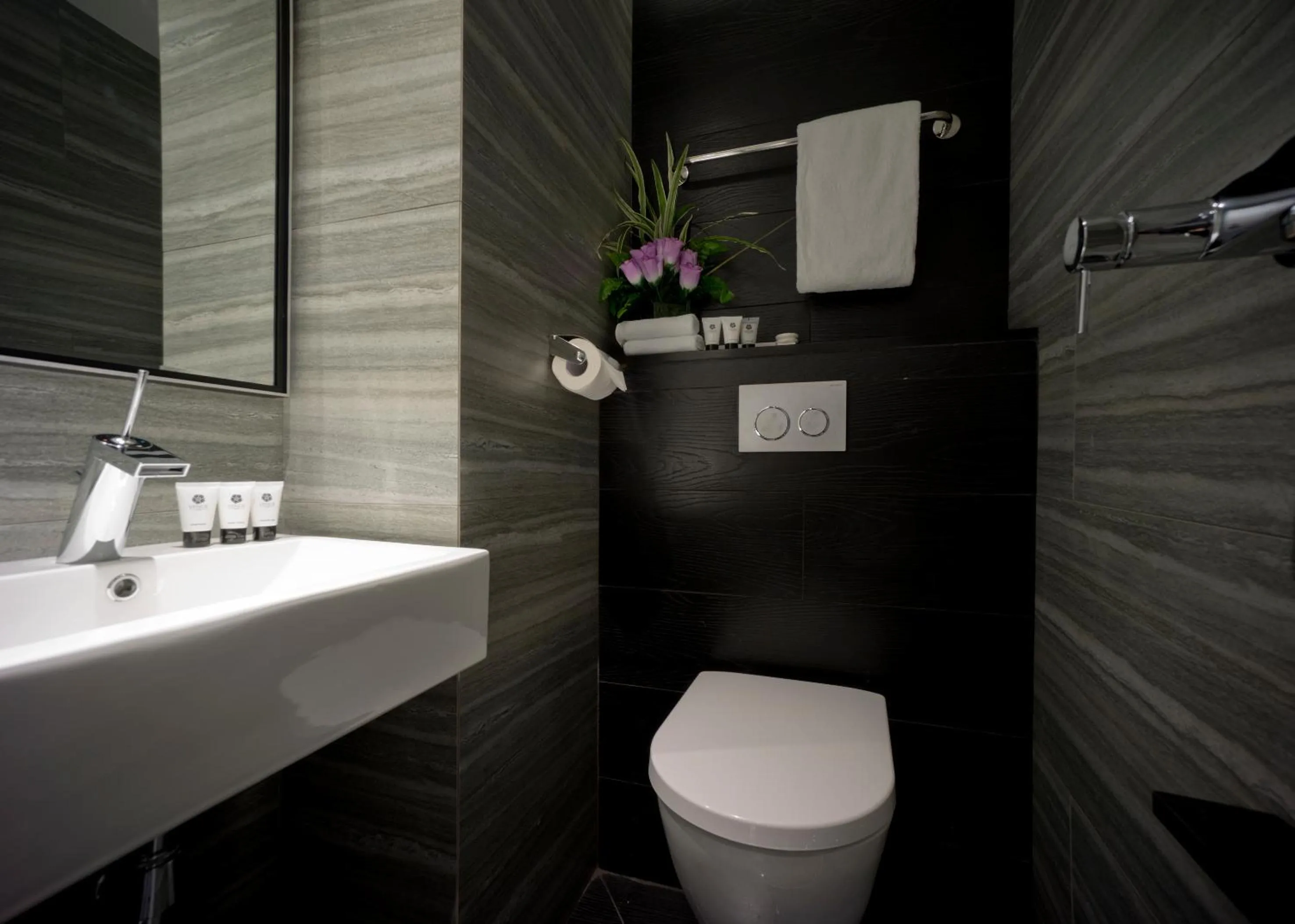 Toilet in Venue Hotel The Lily