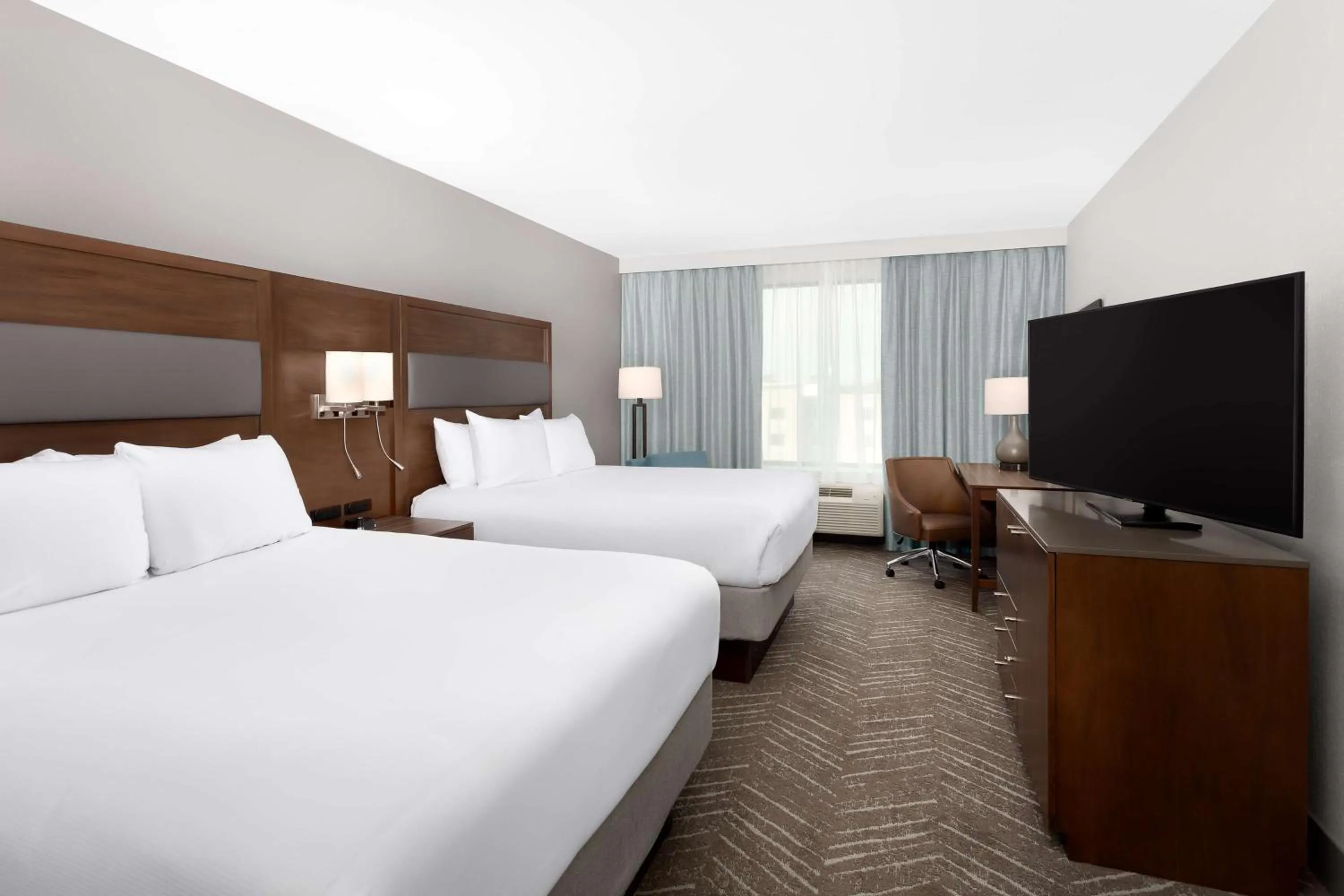 Bedroom, Bed in DoubleTree by Hilton Charleston Mount Pleasant