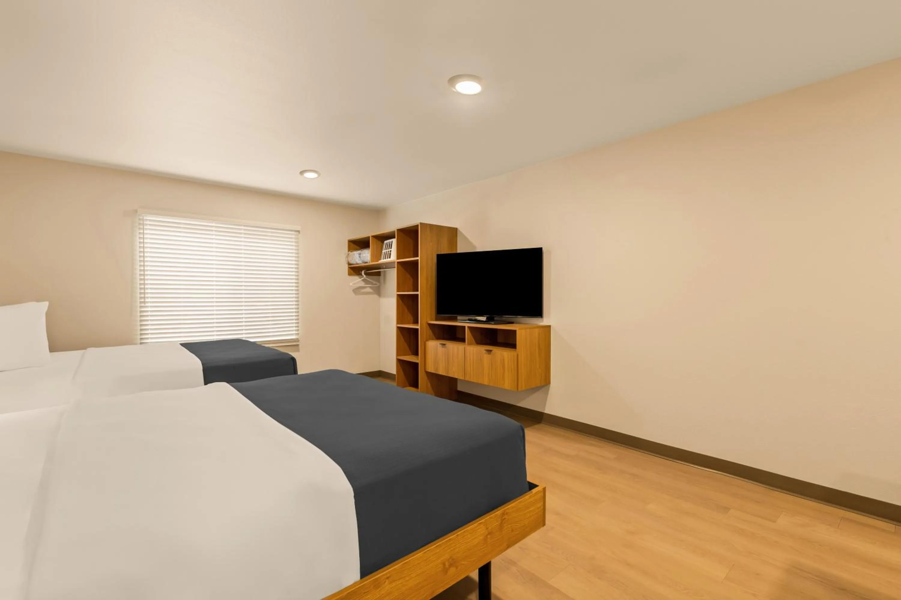 Bed in LivAway Suites Nashville-Smyrna