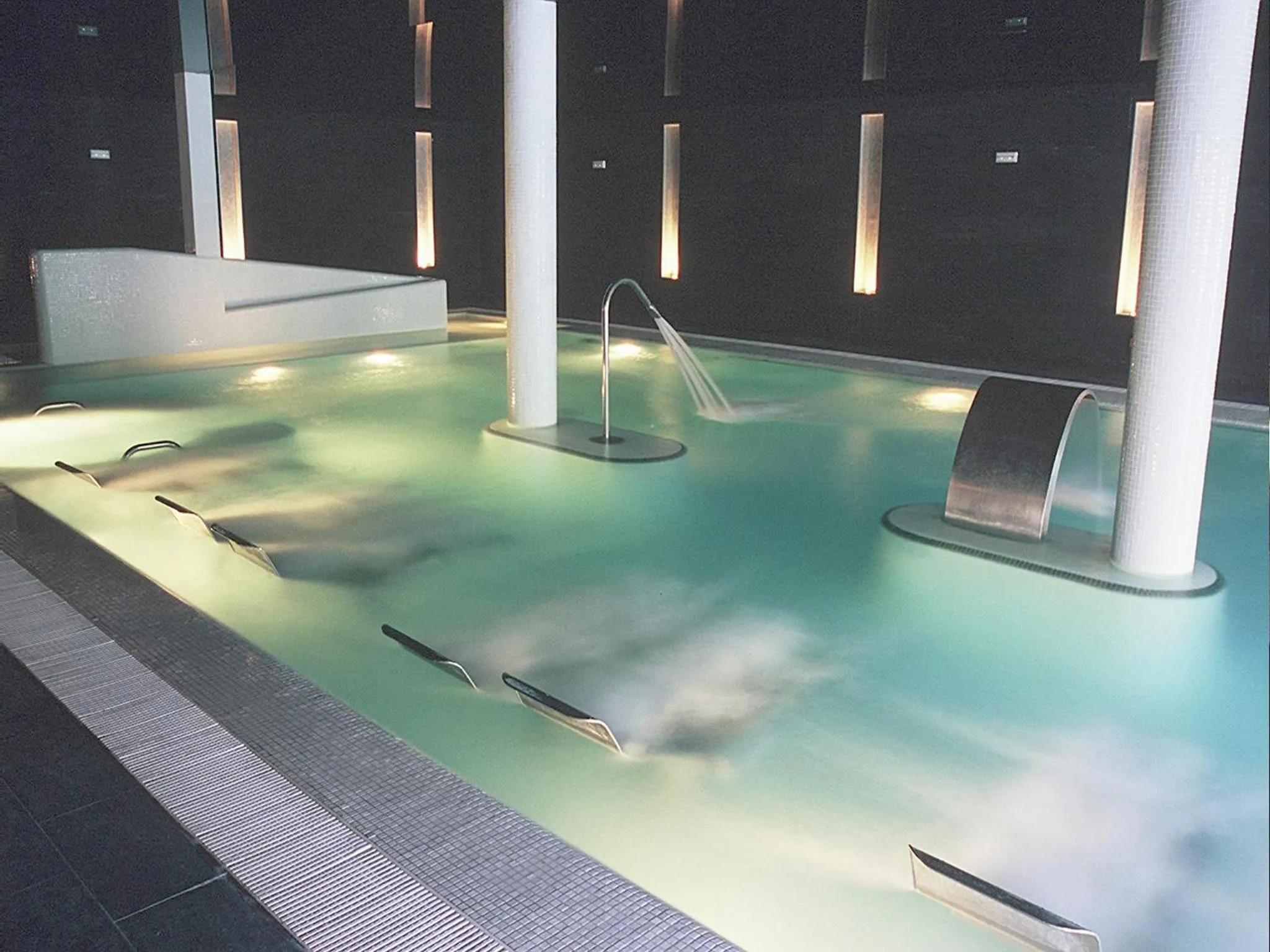 Swimming pool in Hotel Real Balneario Carlos III