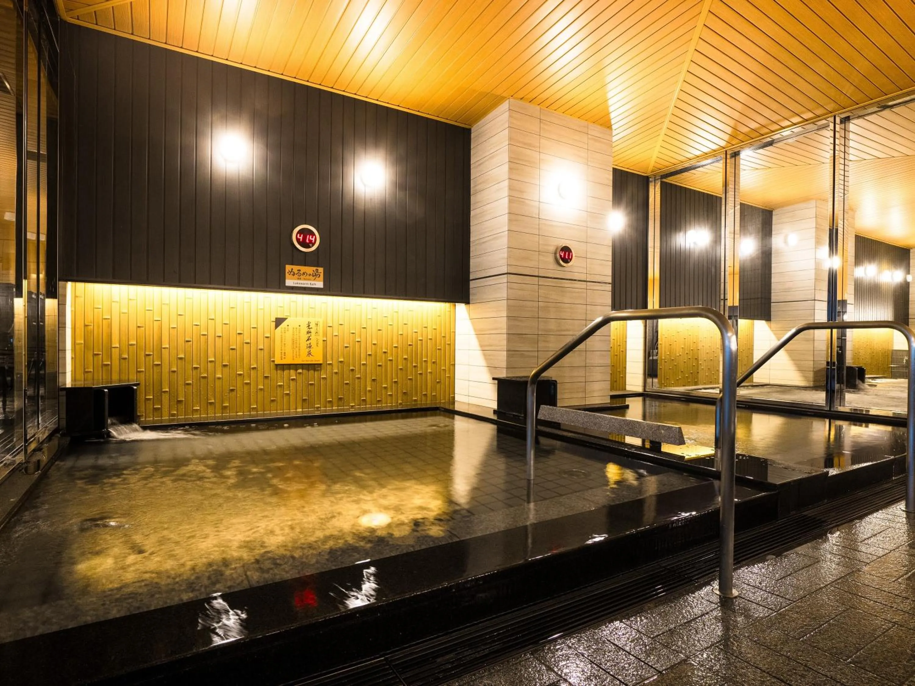 Hot Tub in APA Hotel & Resort Osaka Namba Ekimae Tower