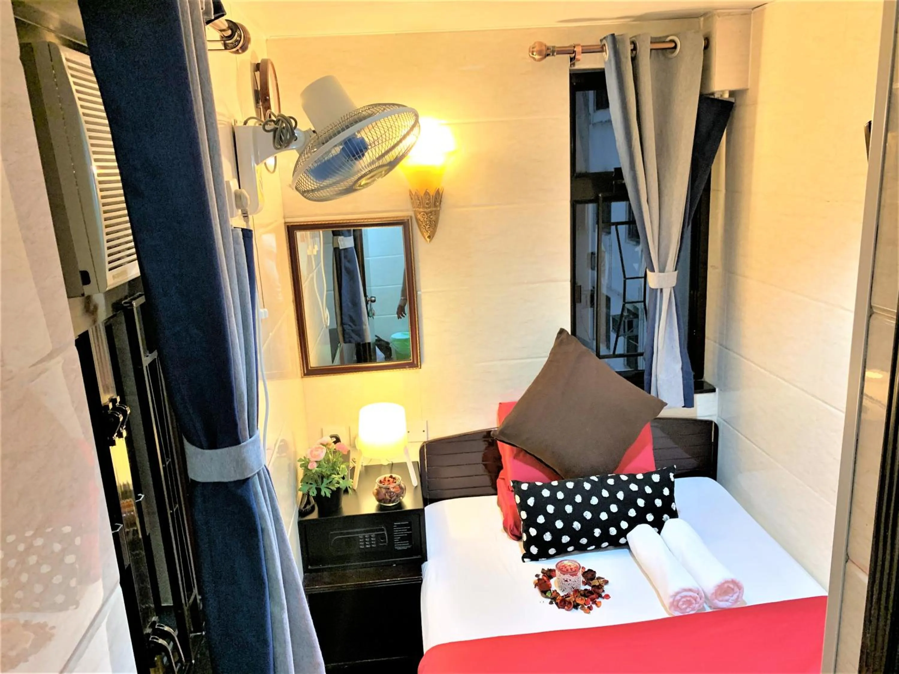 Bed in Sydney Hostel