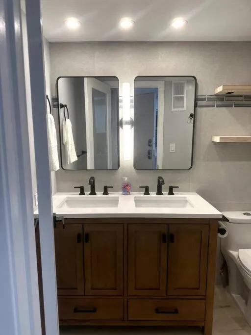 Bathroom in Gem of Waikiki at Inn on the Park