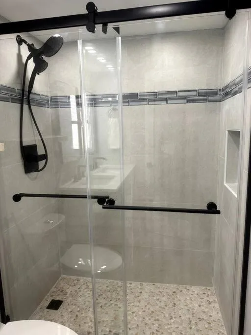 Shower in Gem of Waikiki at Inn on the Park