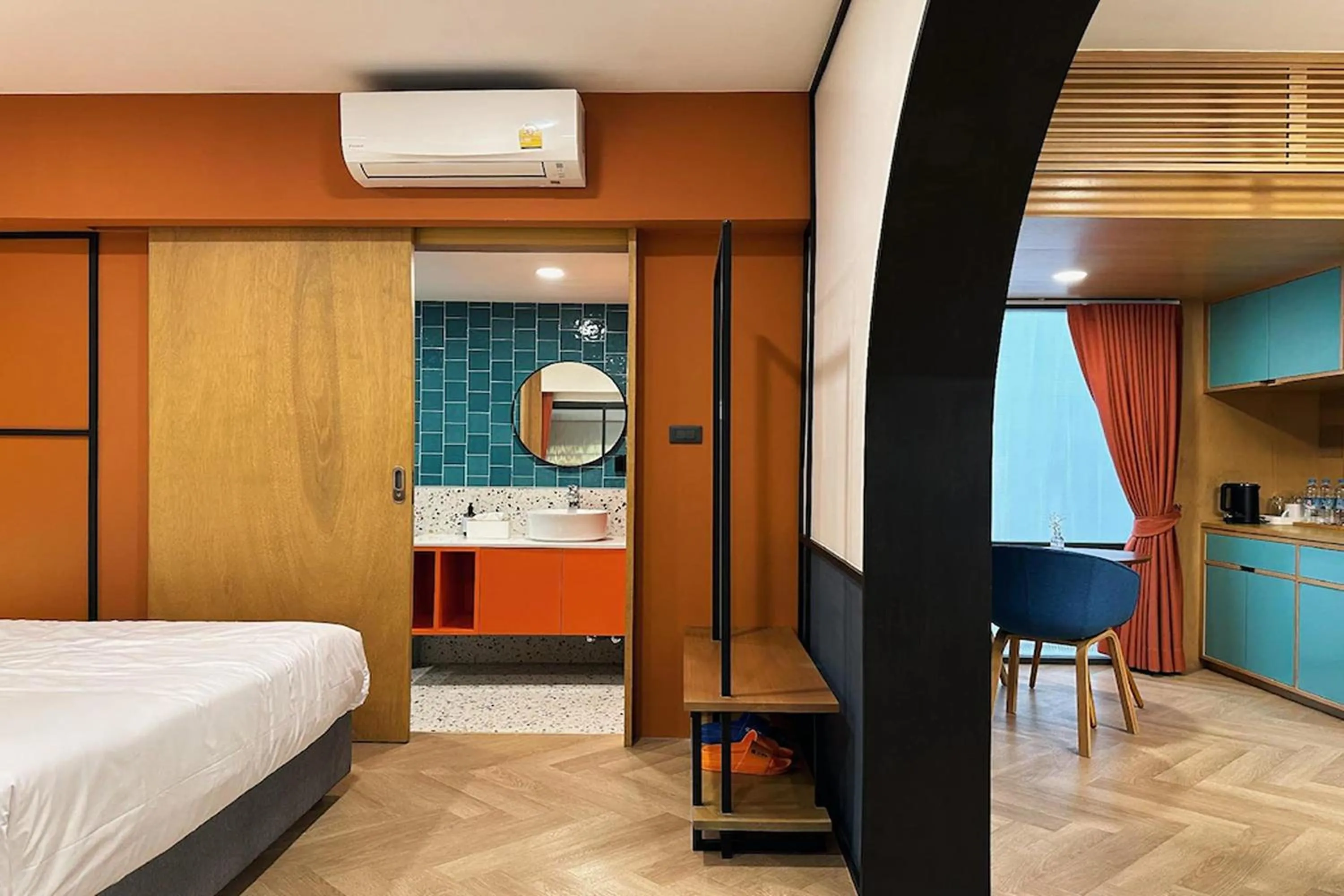 Photo of the whole room, Bed in Parcel Hotel Bangkok