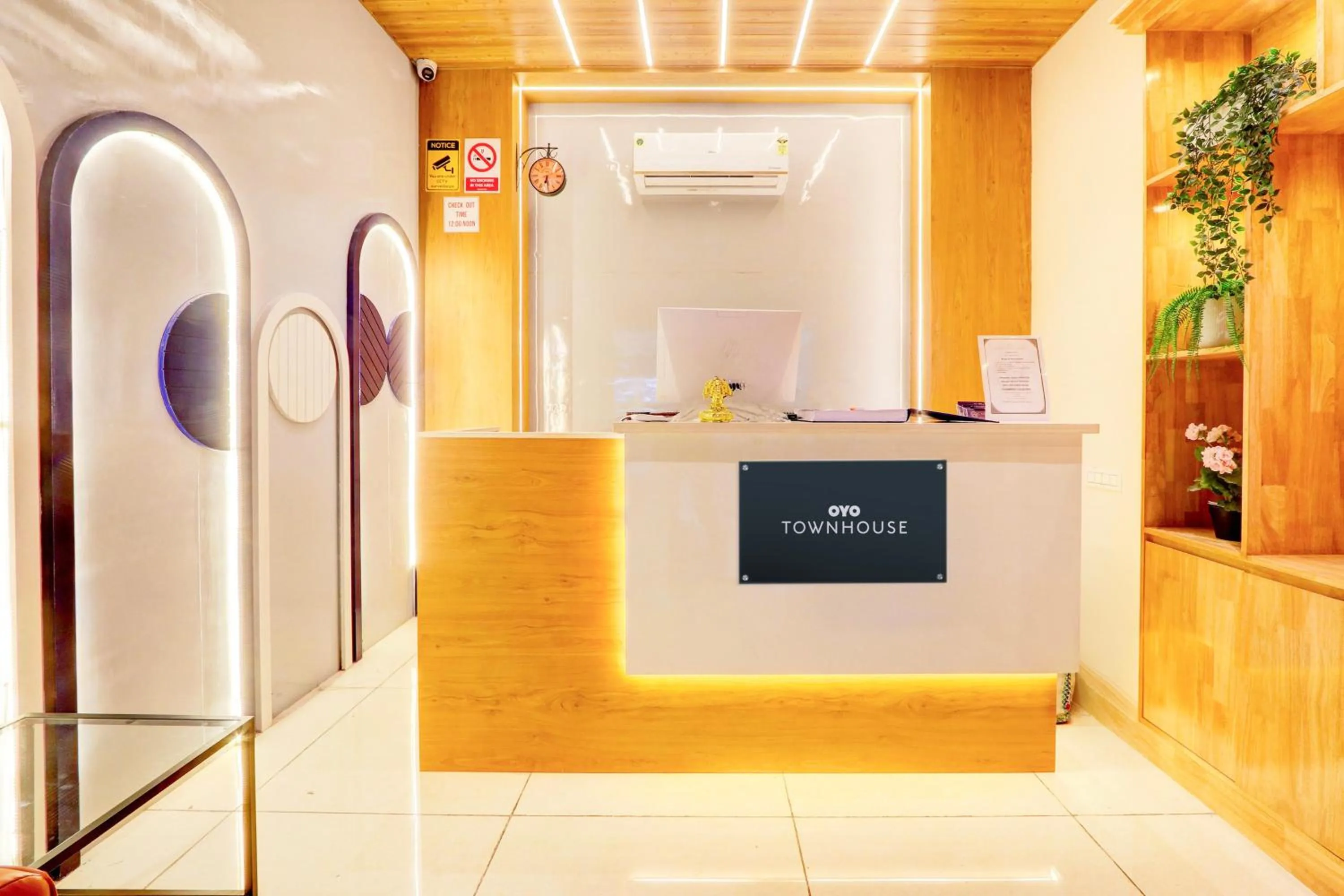 Lobby or reception in Super Townhouse CASA GRAND HIMAYATNAGAR