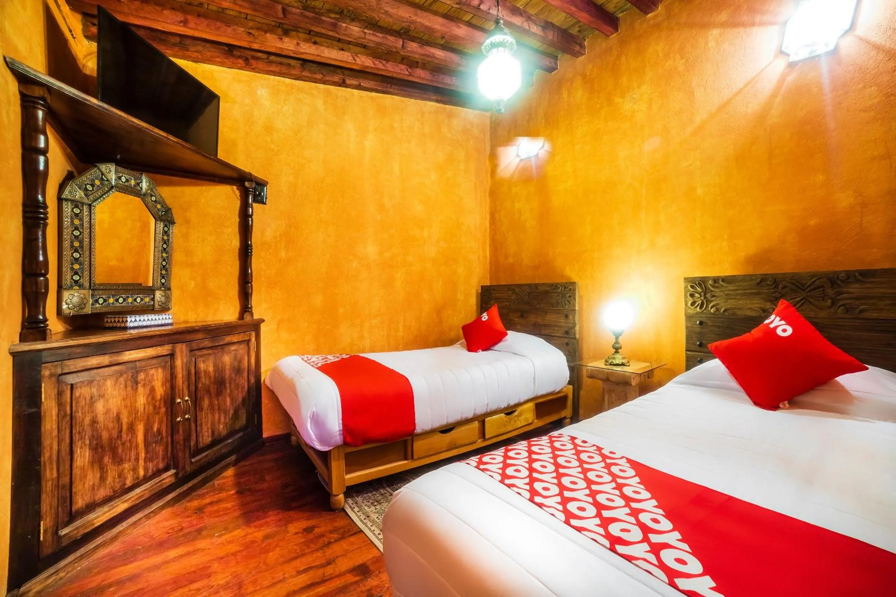 Bedroom, Bed in OYO Hotel El Mineral, Tlalpujahua