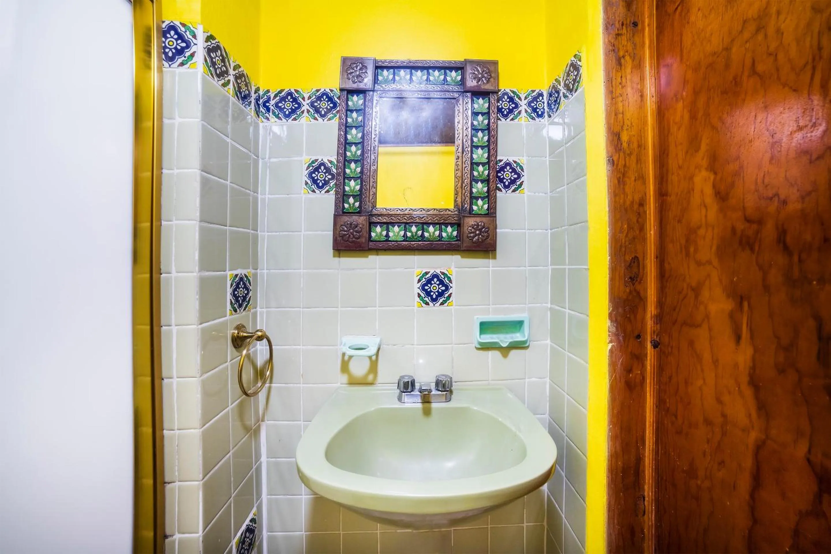 Bathroom in OYO Hotel El Mineral, Tlalpujahua