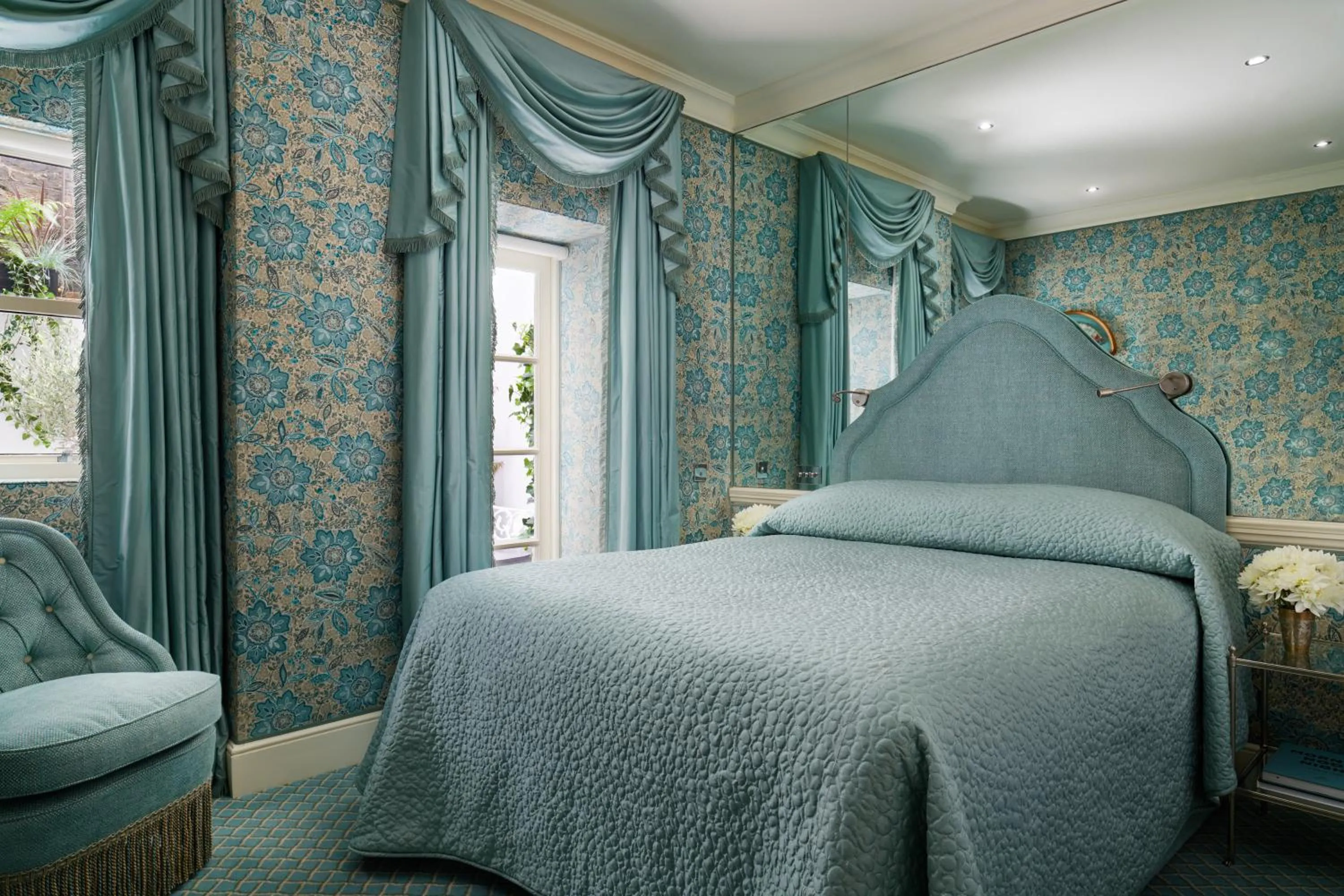 Photo of the whole room, Bed in Milestone Hotel Kensington