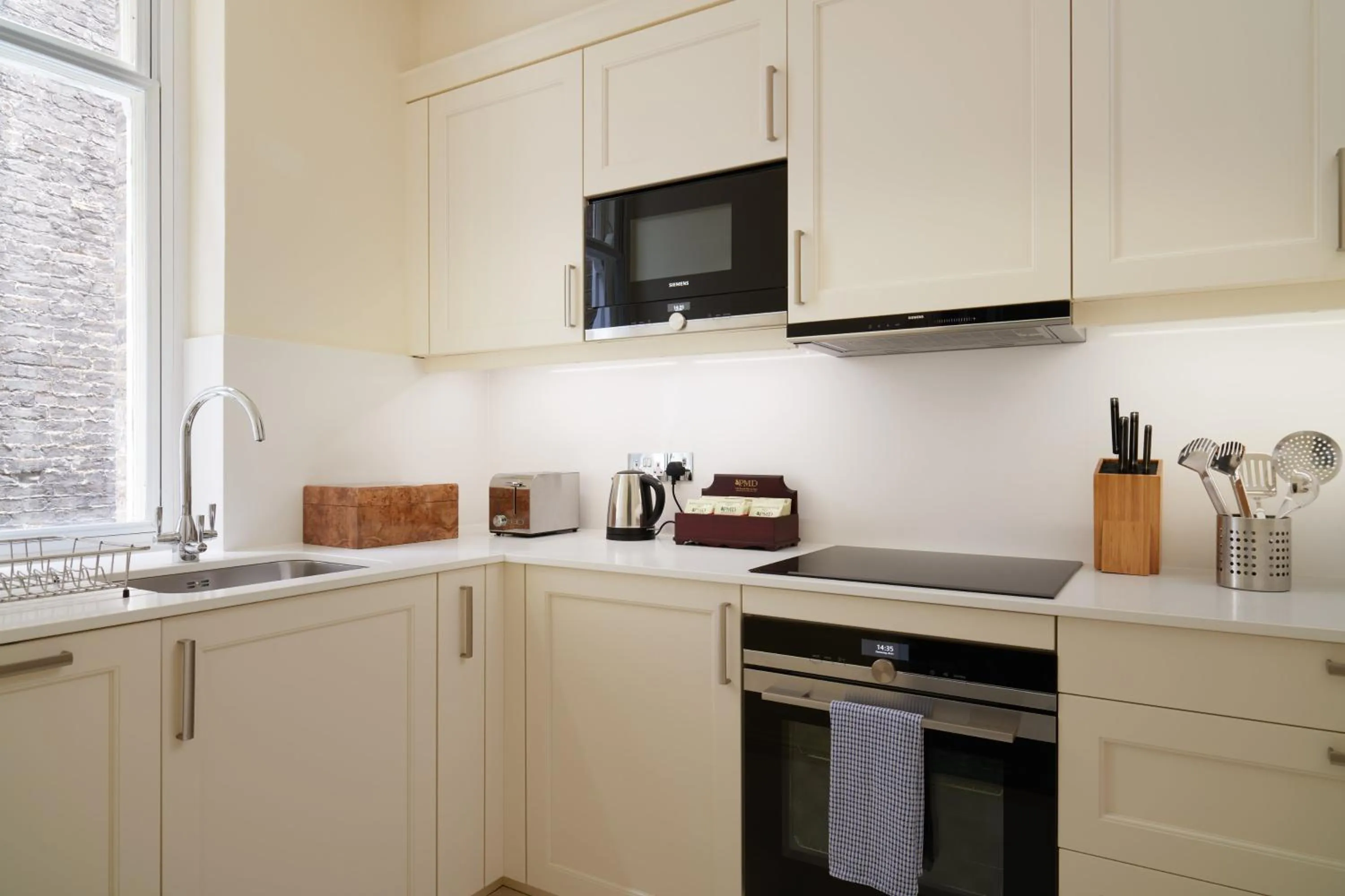 Kitchen or kitchenette in Milestone Hotel Kensington