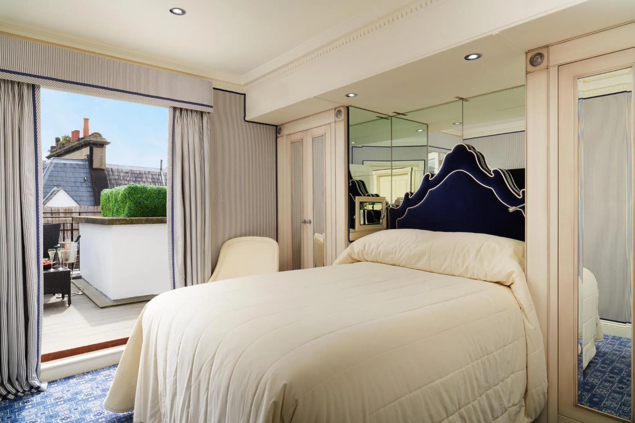 Photo of the whole room, Bed in Milestone Hotel Kensington