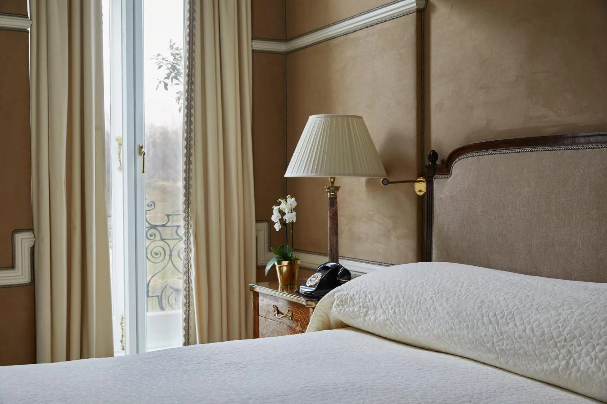 Photo of the whole room, Bed in Milestone Hotel Kensington