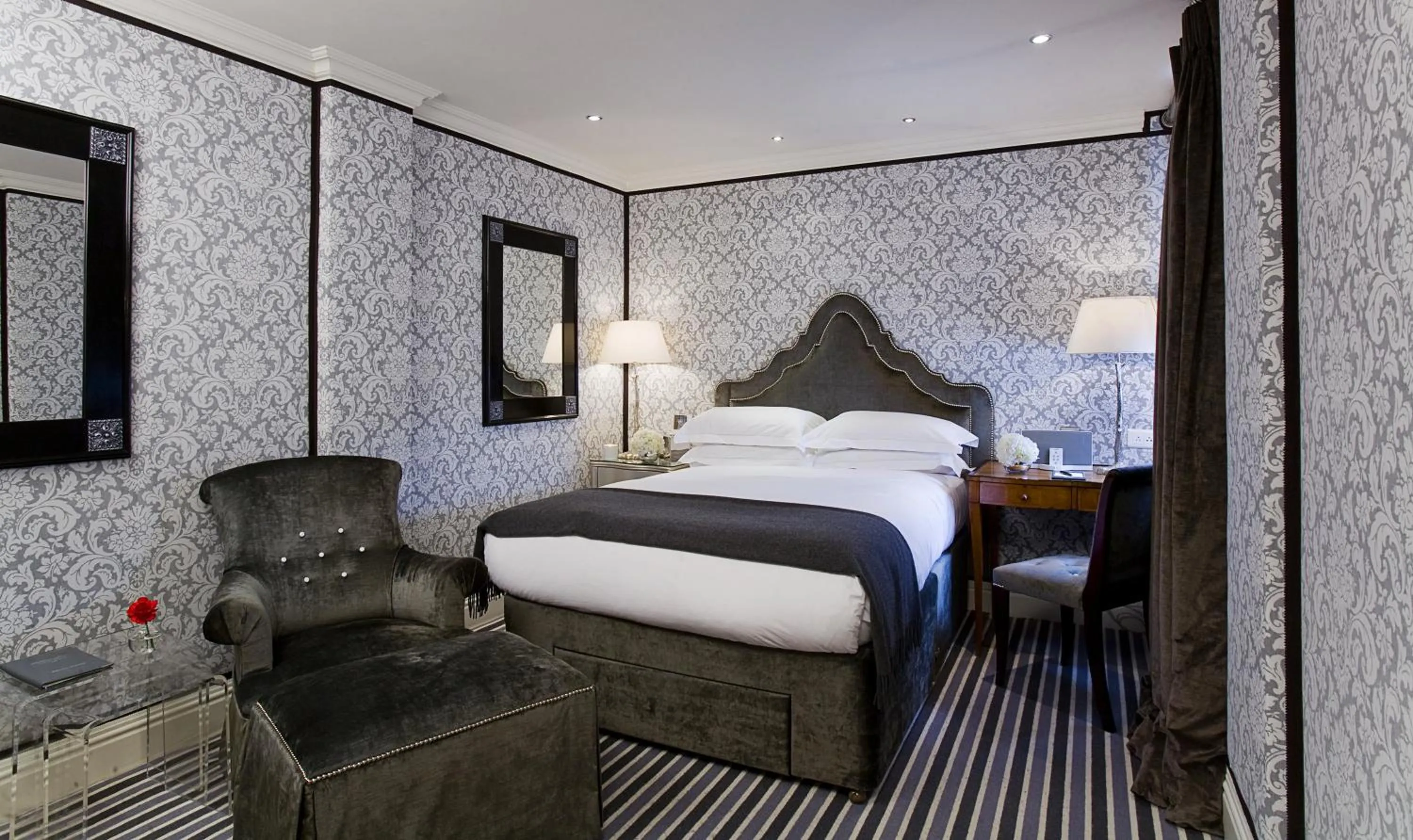 Bedroom, Bed in Milestone Hotel Kensington