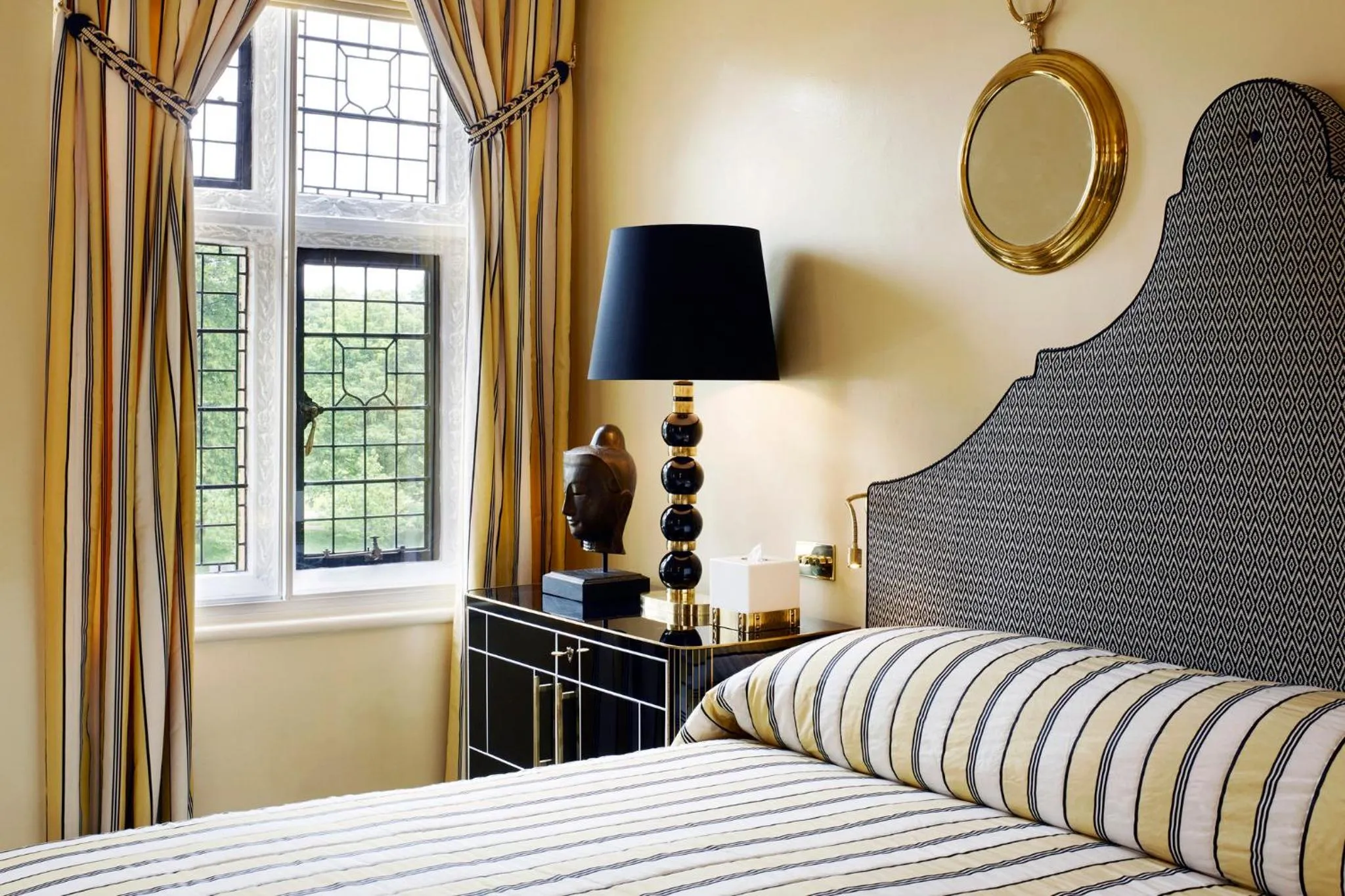 Bedroom, Bed in Milestone Hotel Kensington