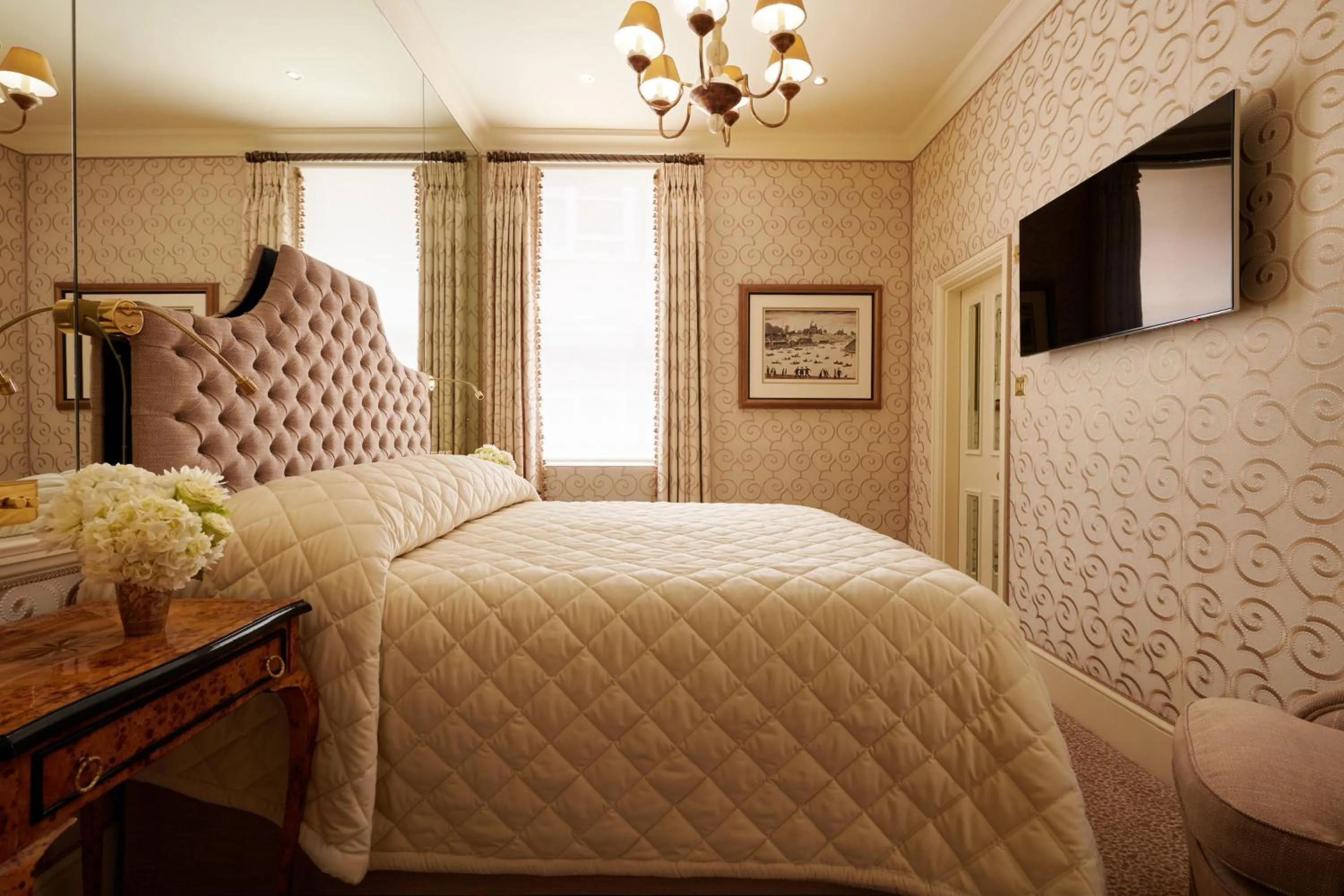 Photo of the whole room, Bed in Milestone Hotel Kensington