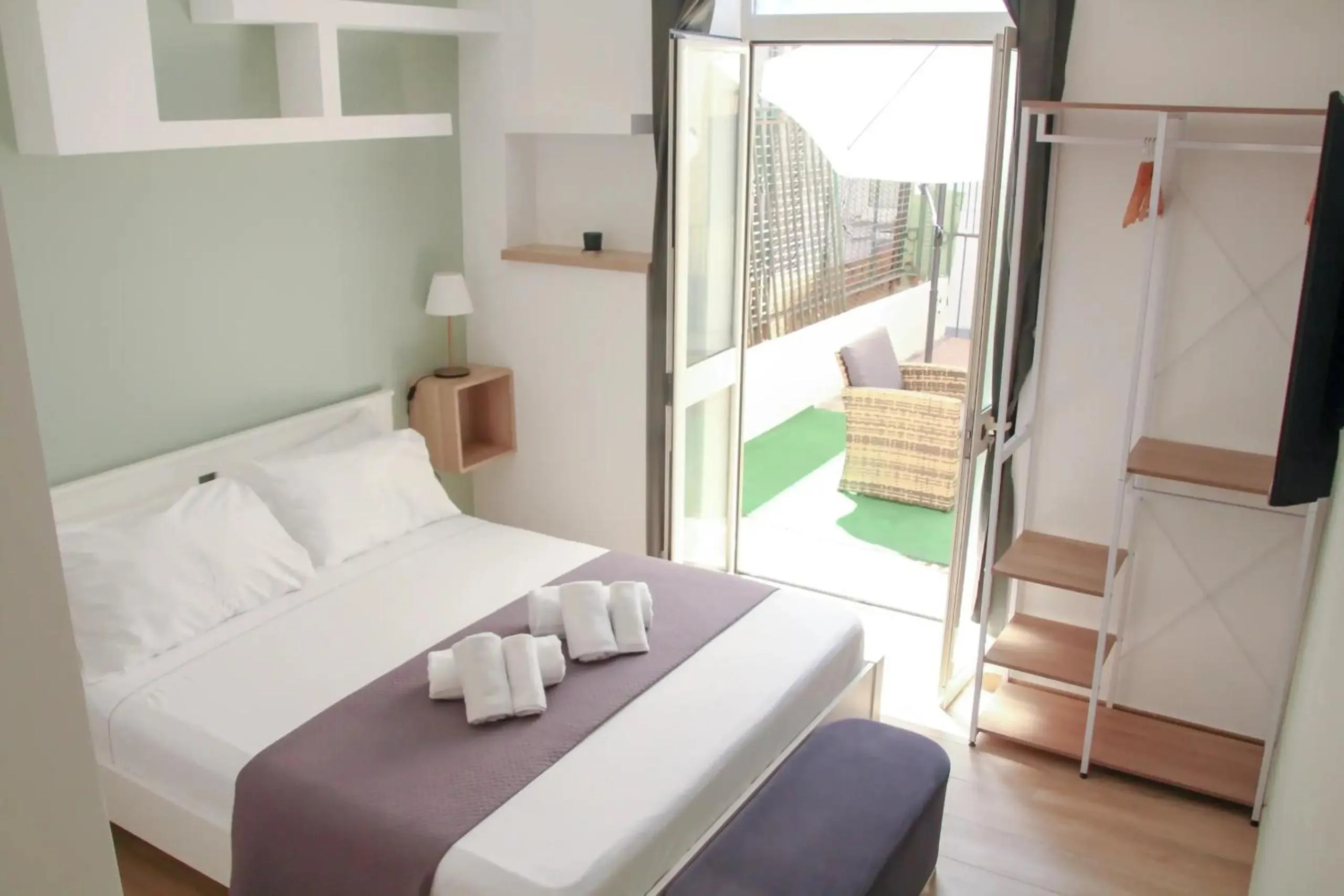 Photo of the whole room, Bed in VPM ROOMS central train station