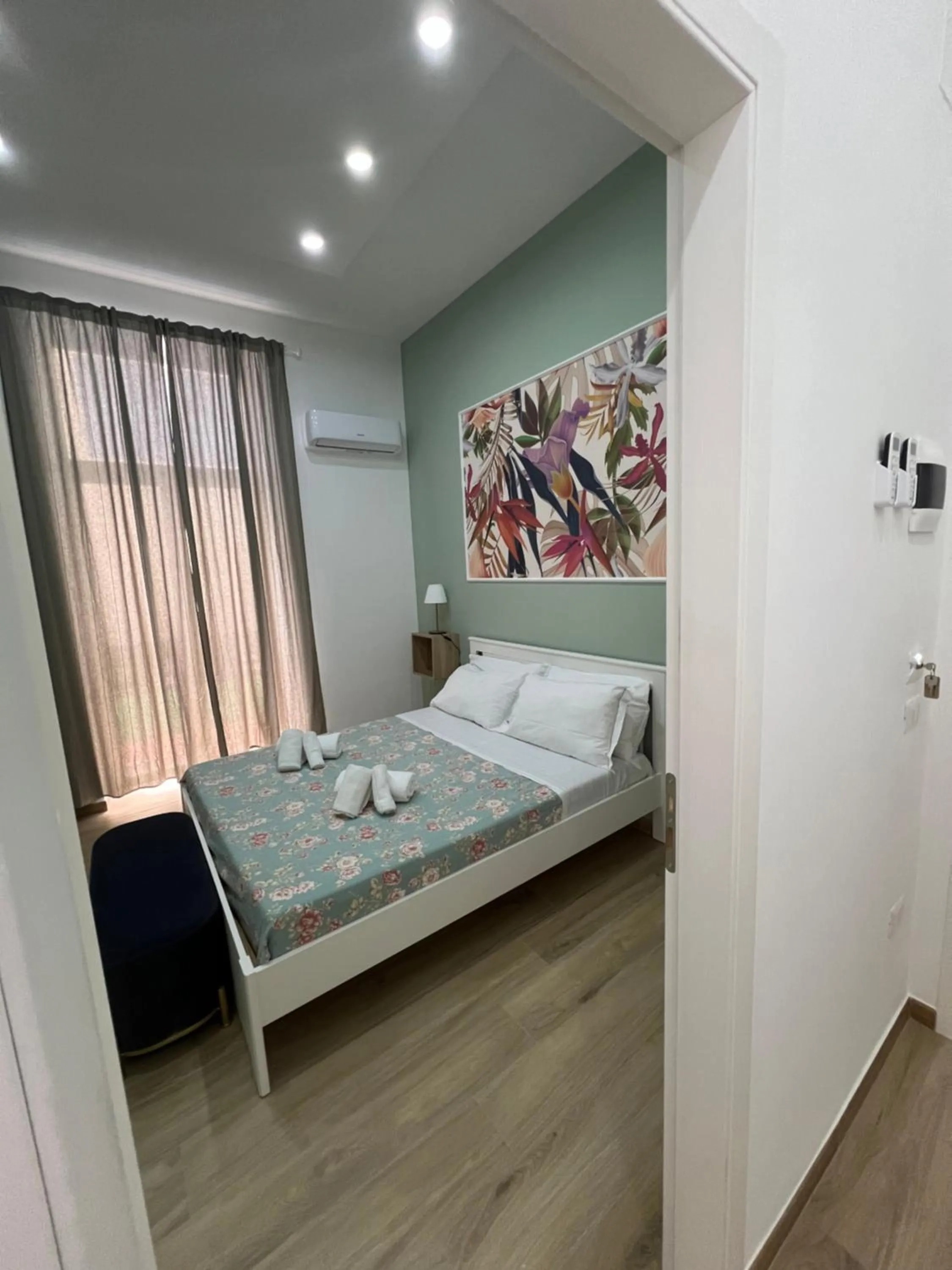 Bedroom, Bed in VPM ROOMS central train station