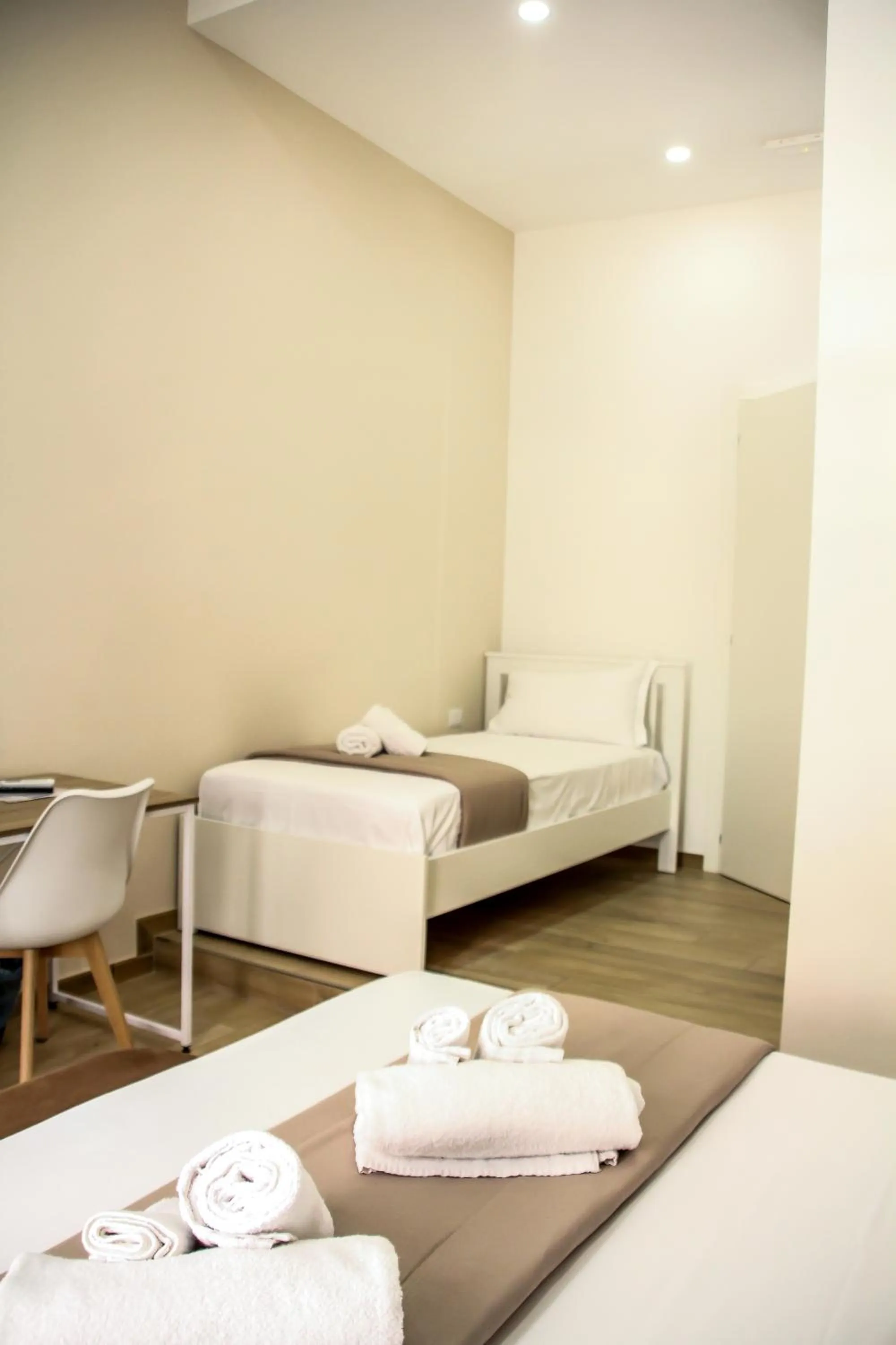 Photo of the whole room, Bed in VPM ROOMS central train station