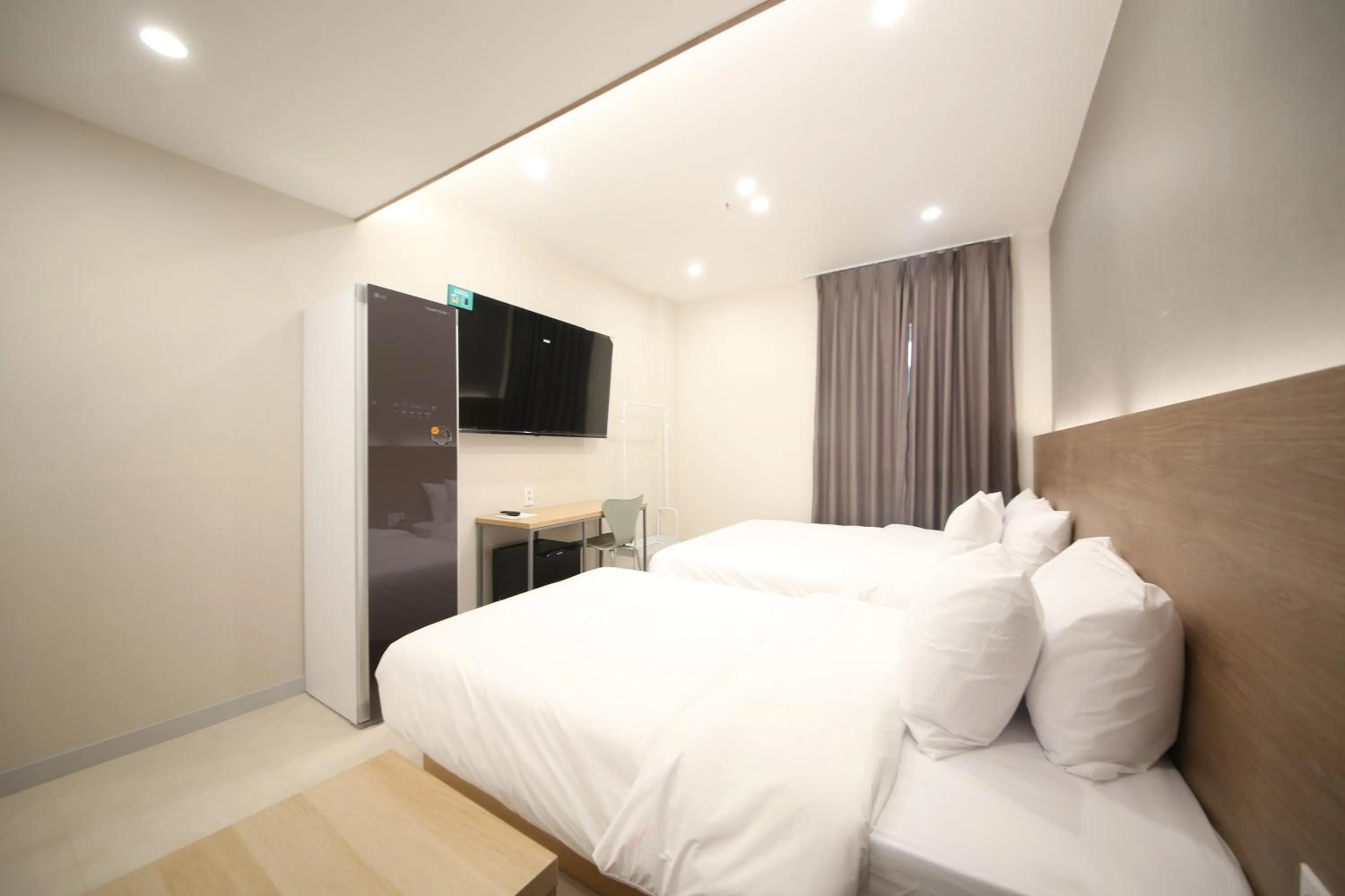 Bed in Calm Rest Hotel Masan