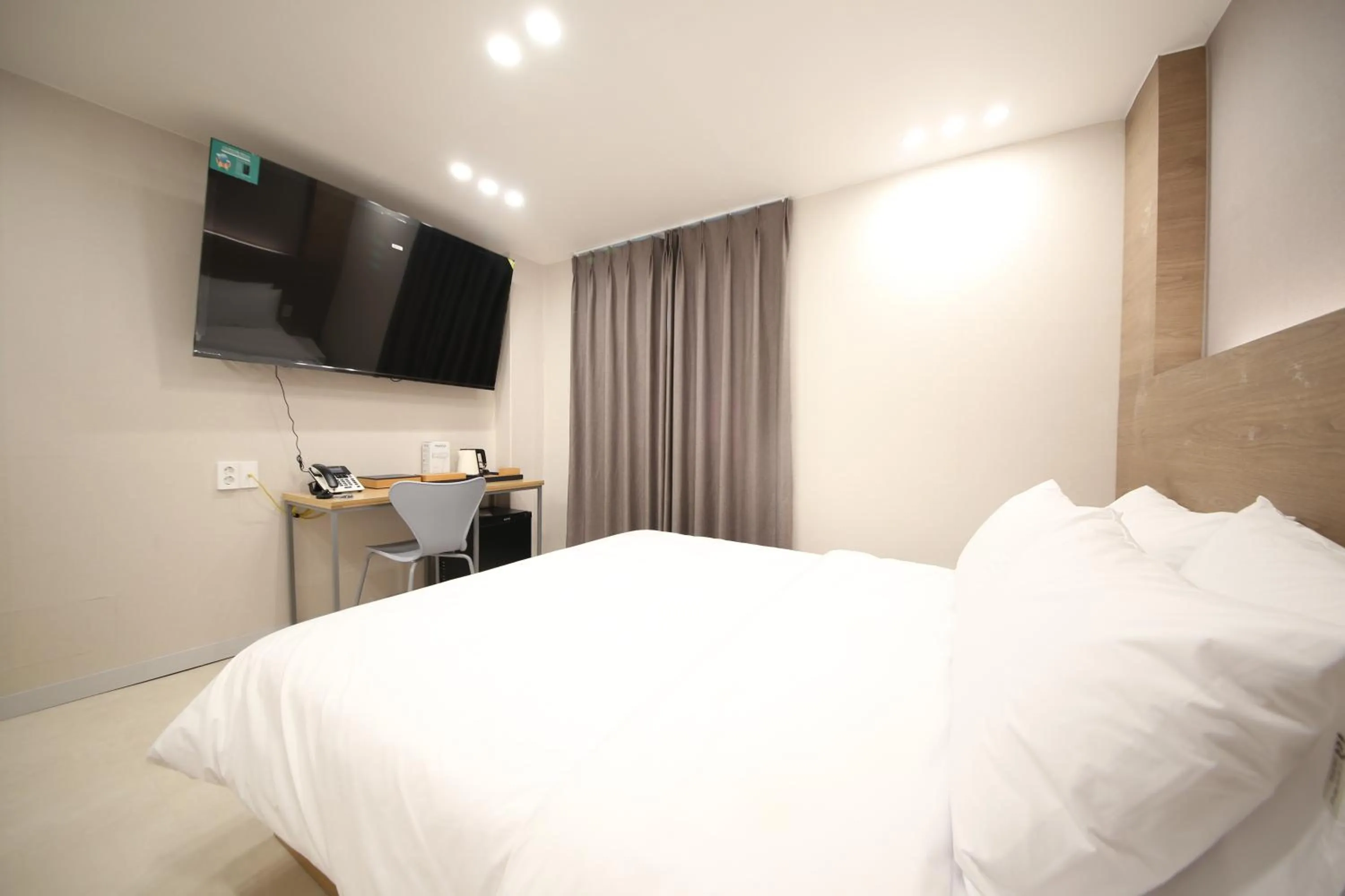 Bed in Calm Rest Hotel Masan