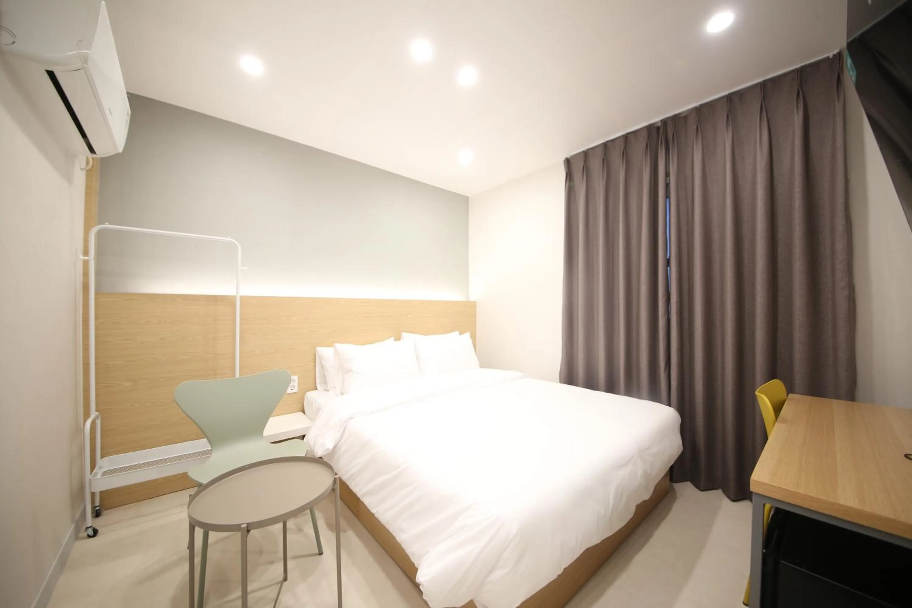 Bed in Calm Rest Hotel Masan