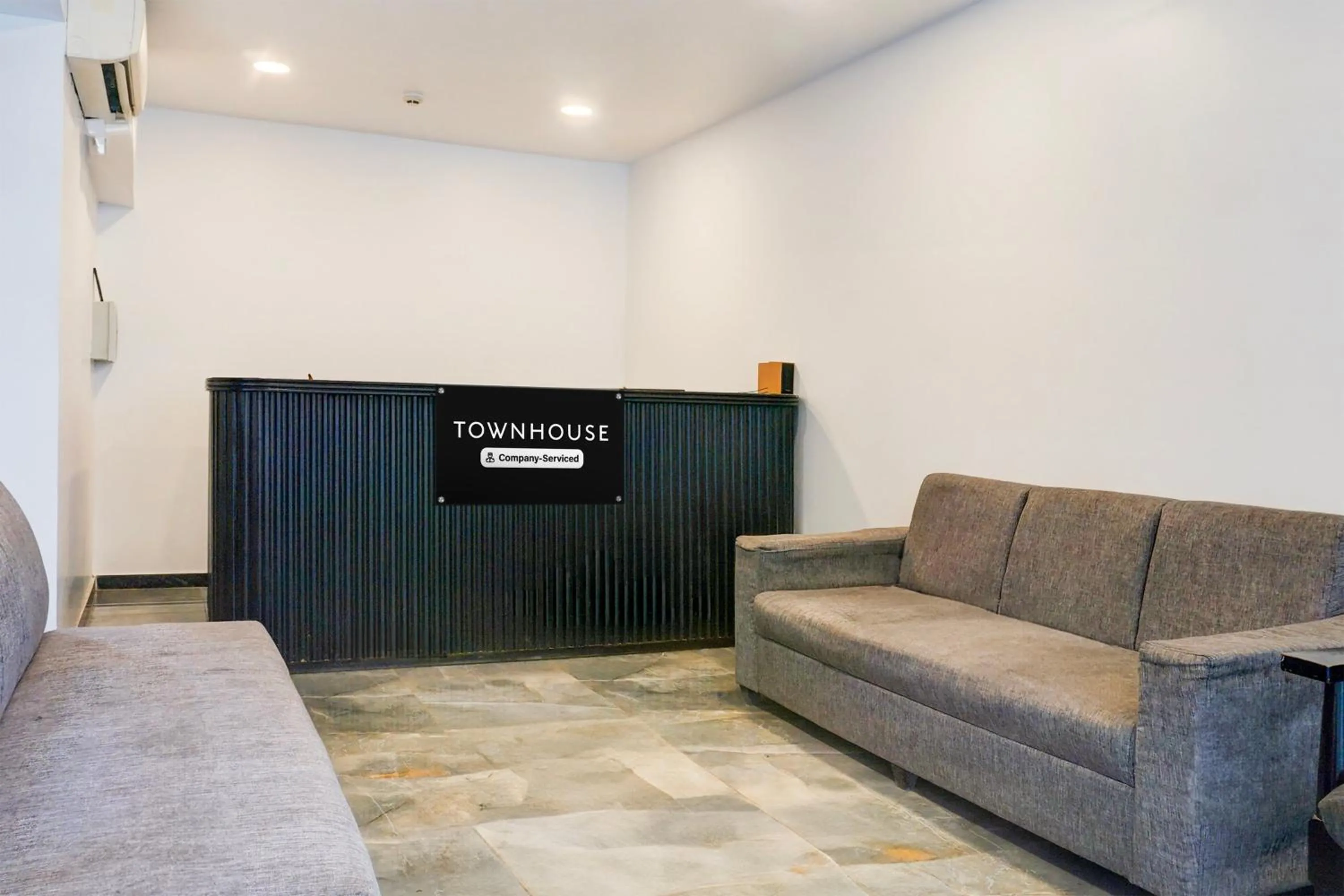Lobby or reception in Super Townhouse Balewadi