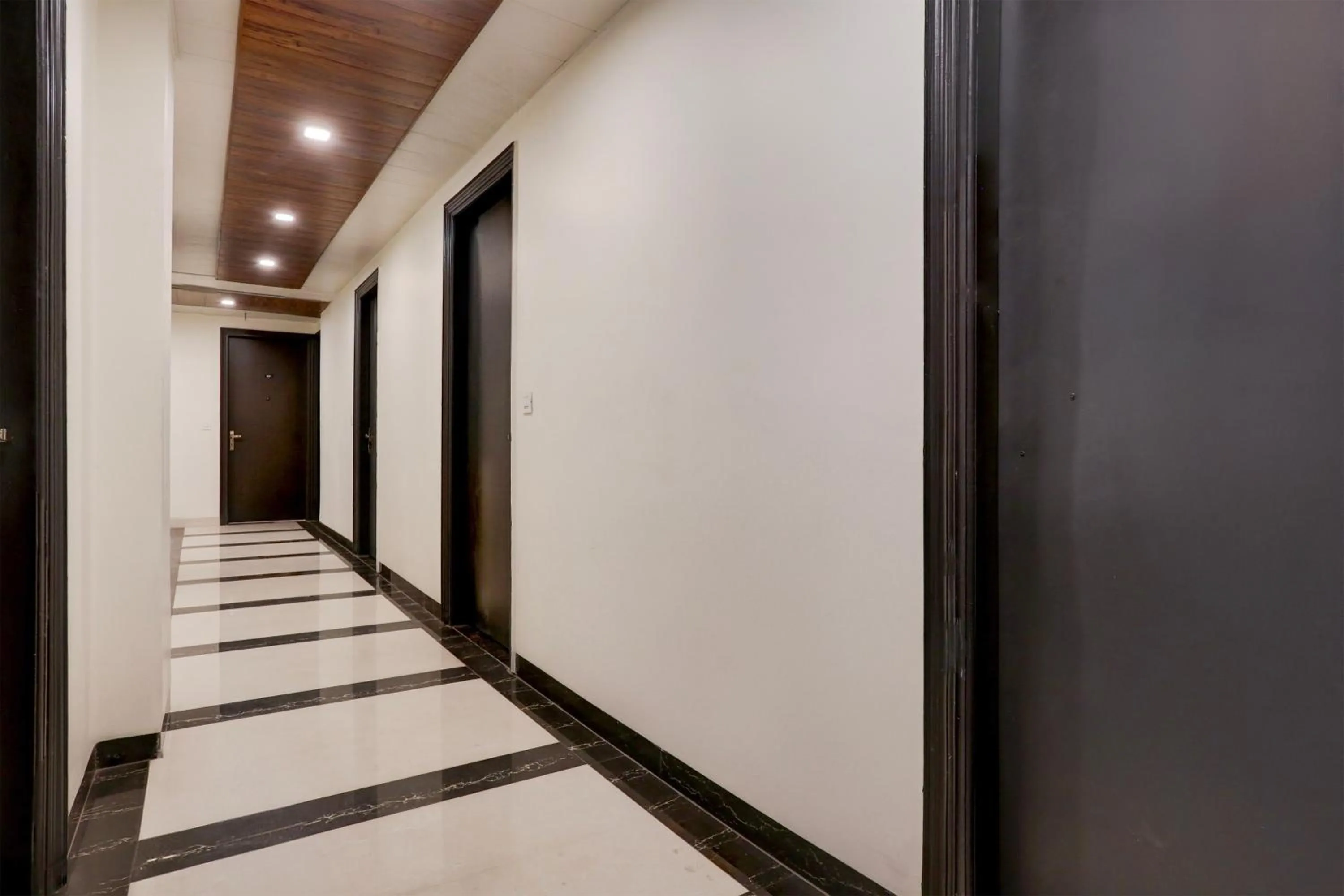 Lobby or reception in Super Townhouse Rohini Sector 18 Formerly Relic Stay