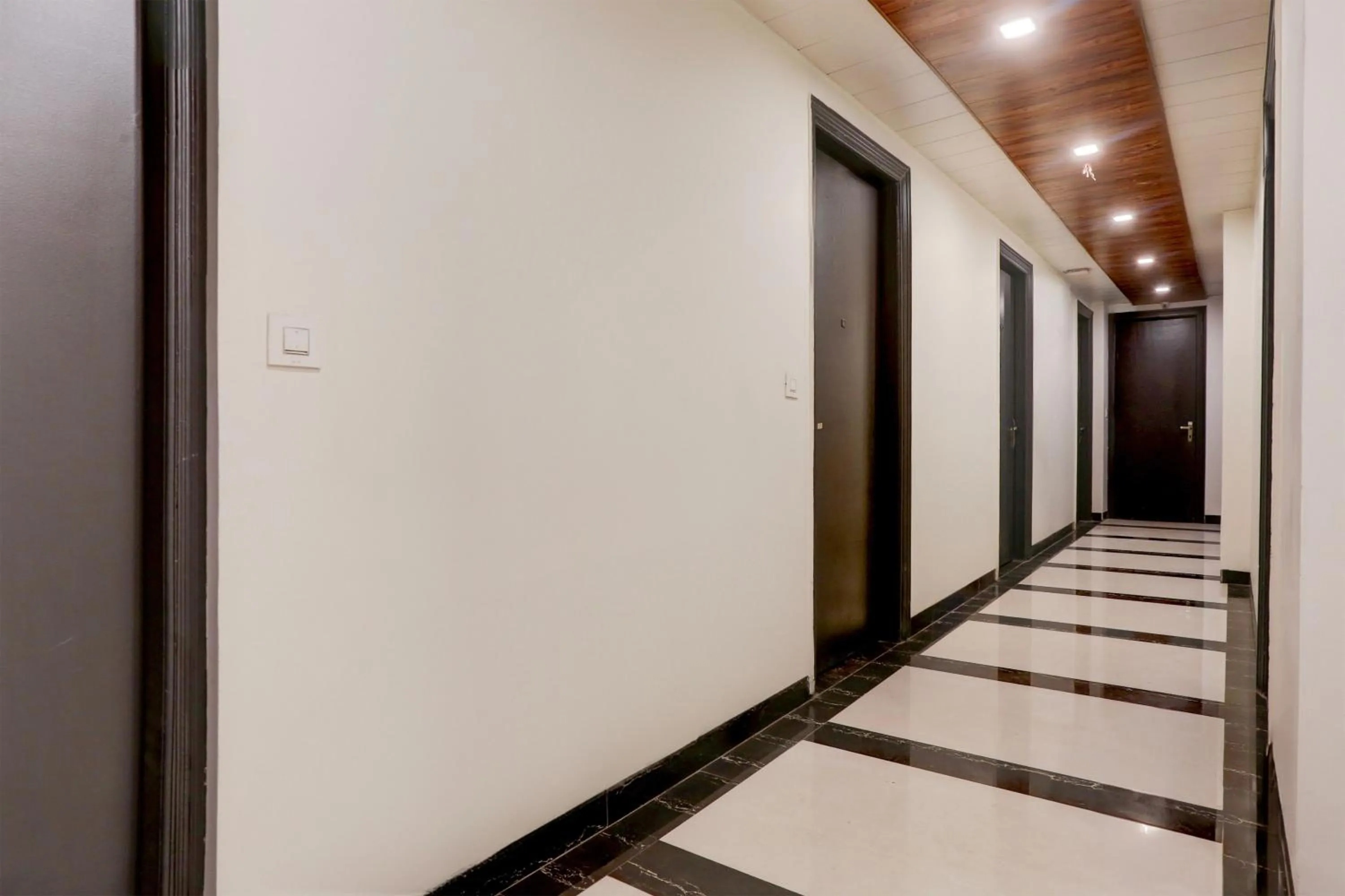 Lobby or reception in Super Townhouse Rohini Sector 18 Formerly Relic Stay