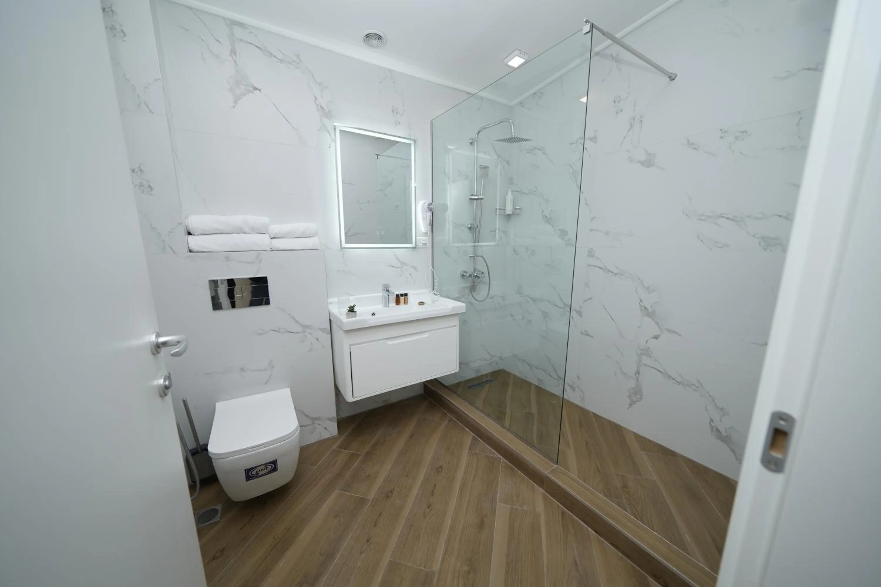 Shower in Ser In Hotel