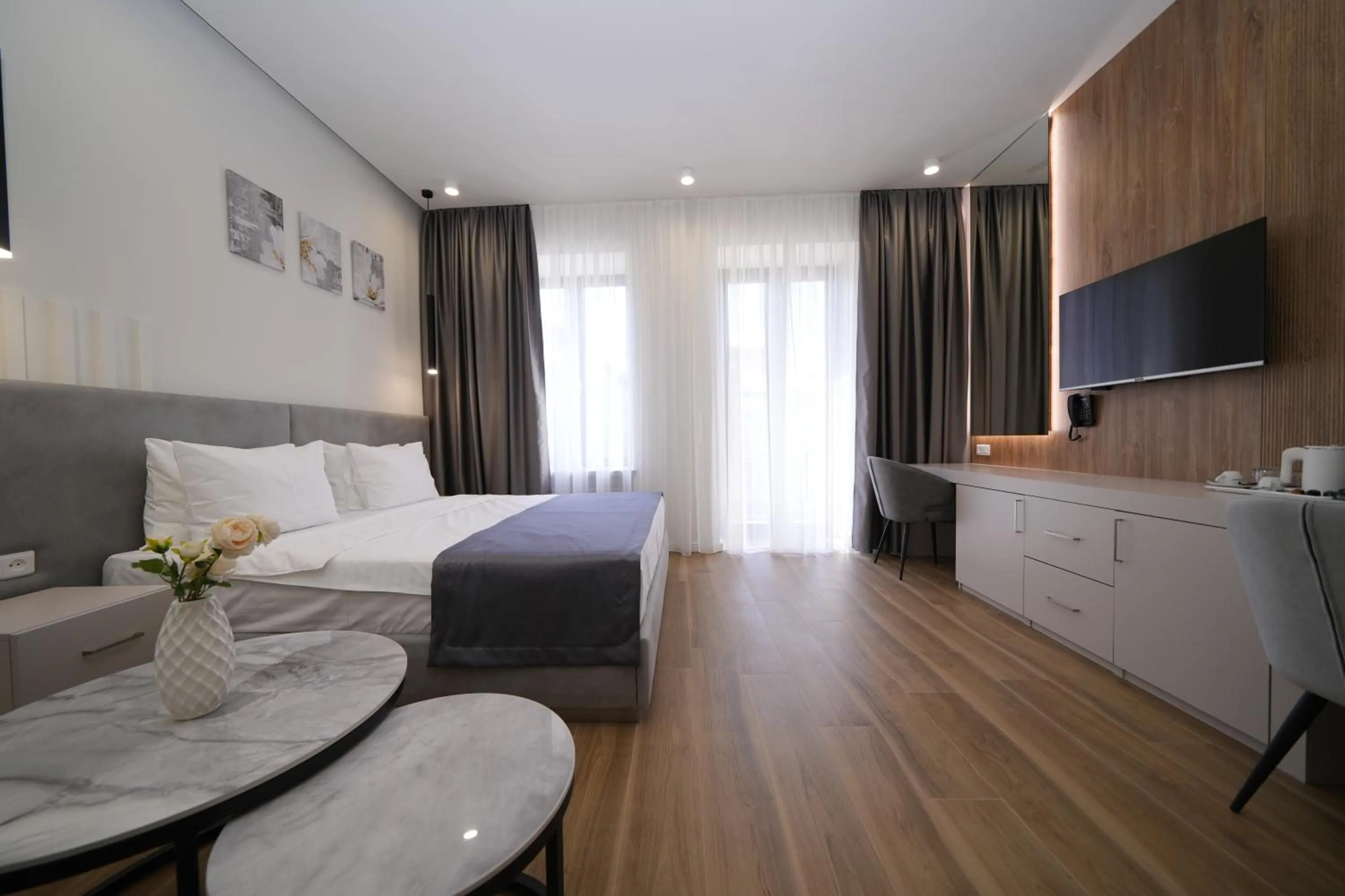 Photo of the whole room, Bed in Ser In Hotel