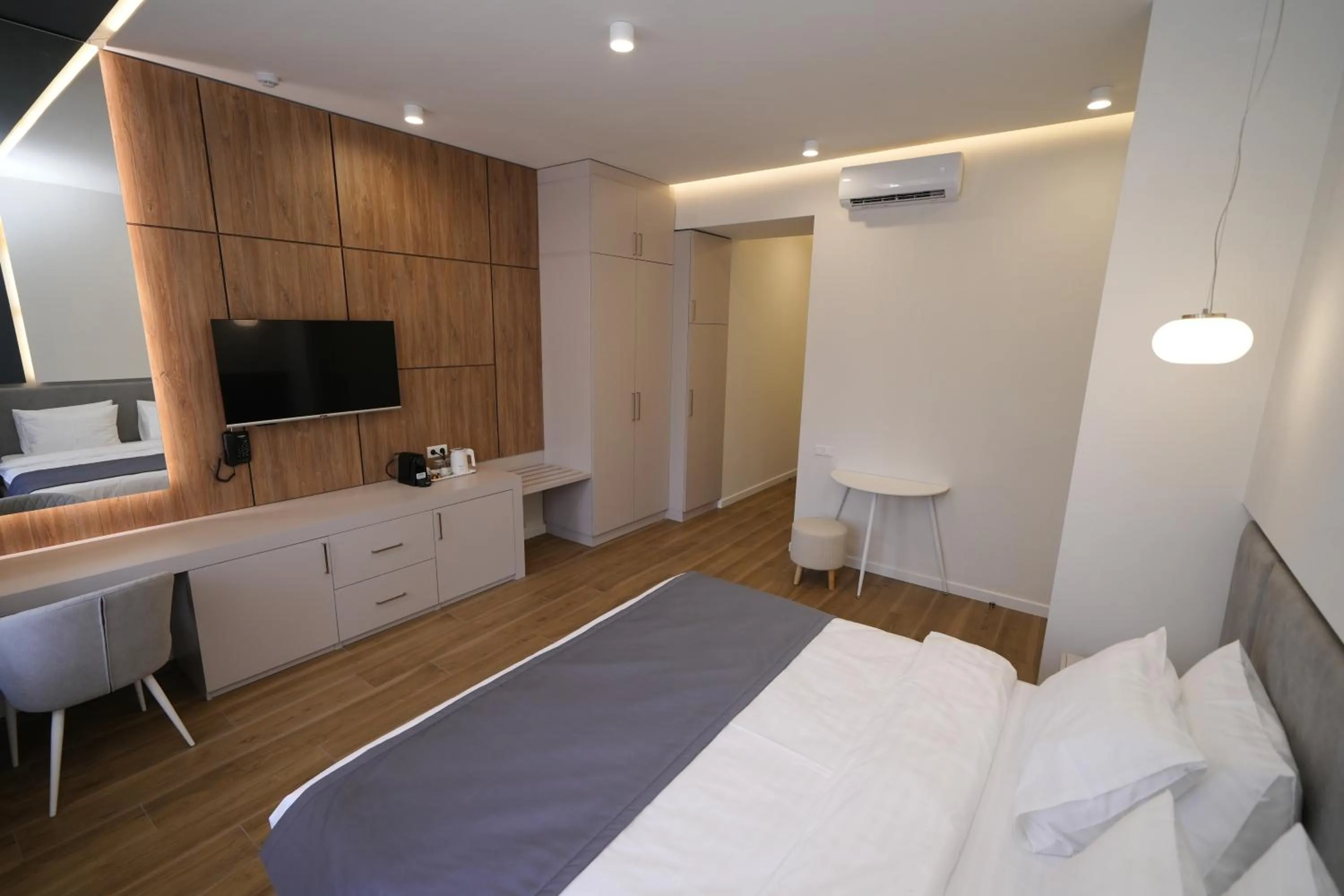 Double Room in Ser In Hotel